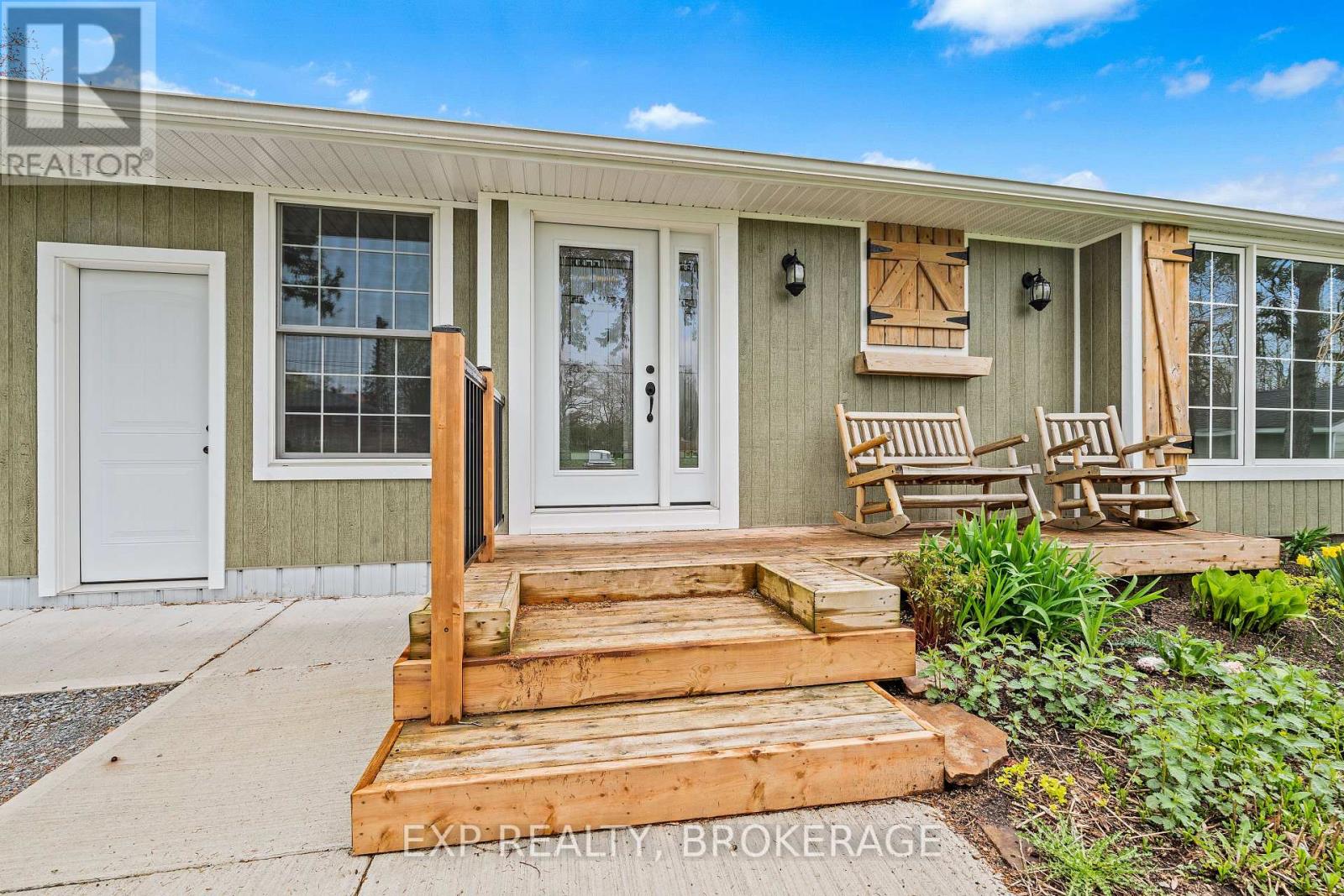 3881 Round Lake Road, South Frontenac, Ontario  K0H 1X0 - Photo 4 - X12205835
