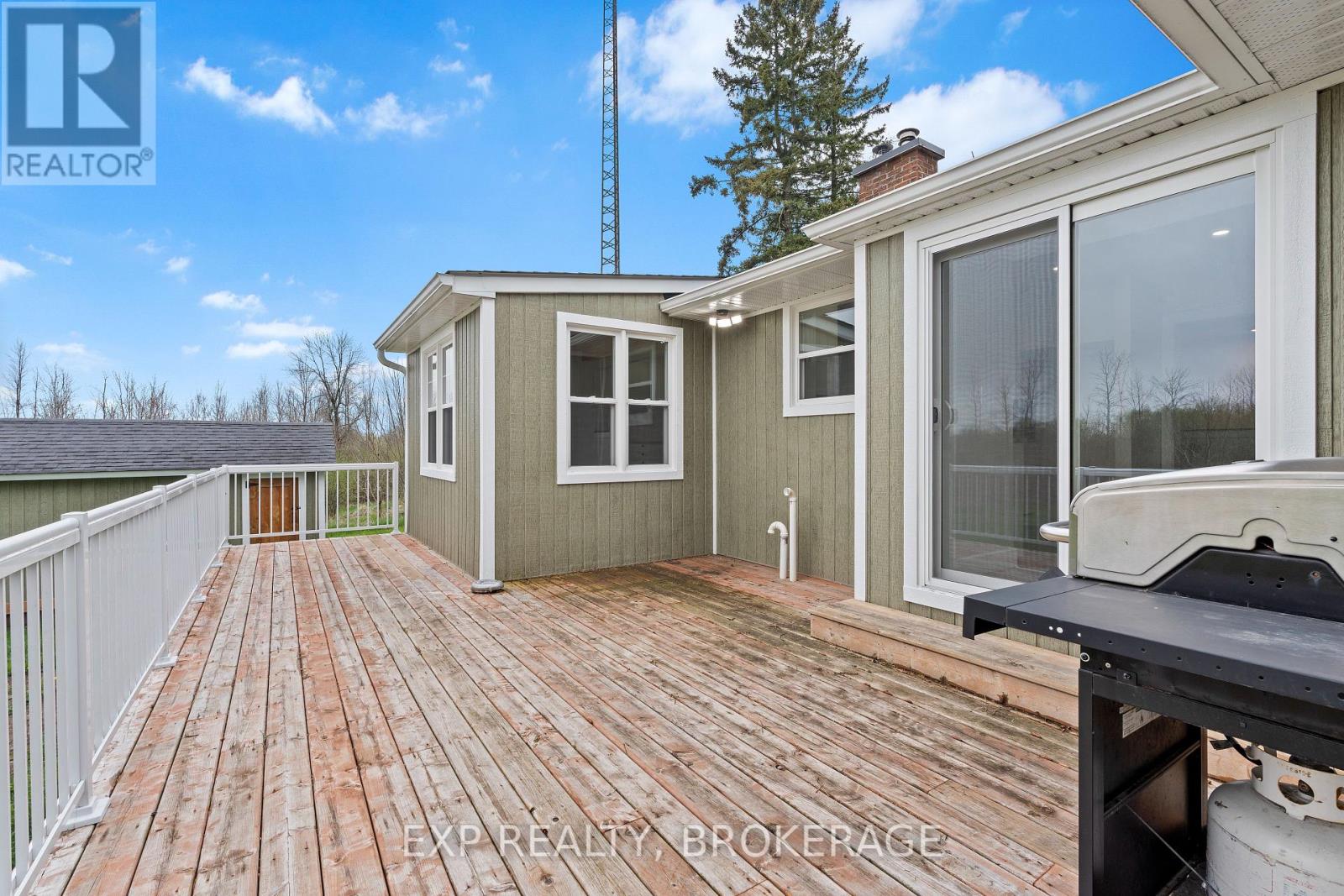 3881 Round Lake Road, South Frontenac, Ontario  K0H 1X0 - Photo 43 - X12205835