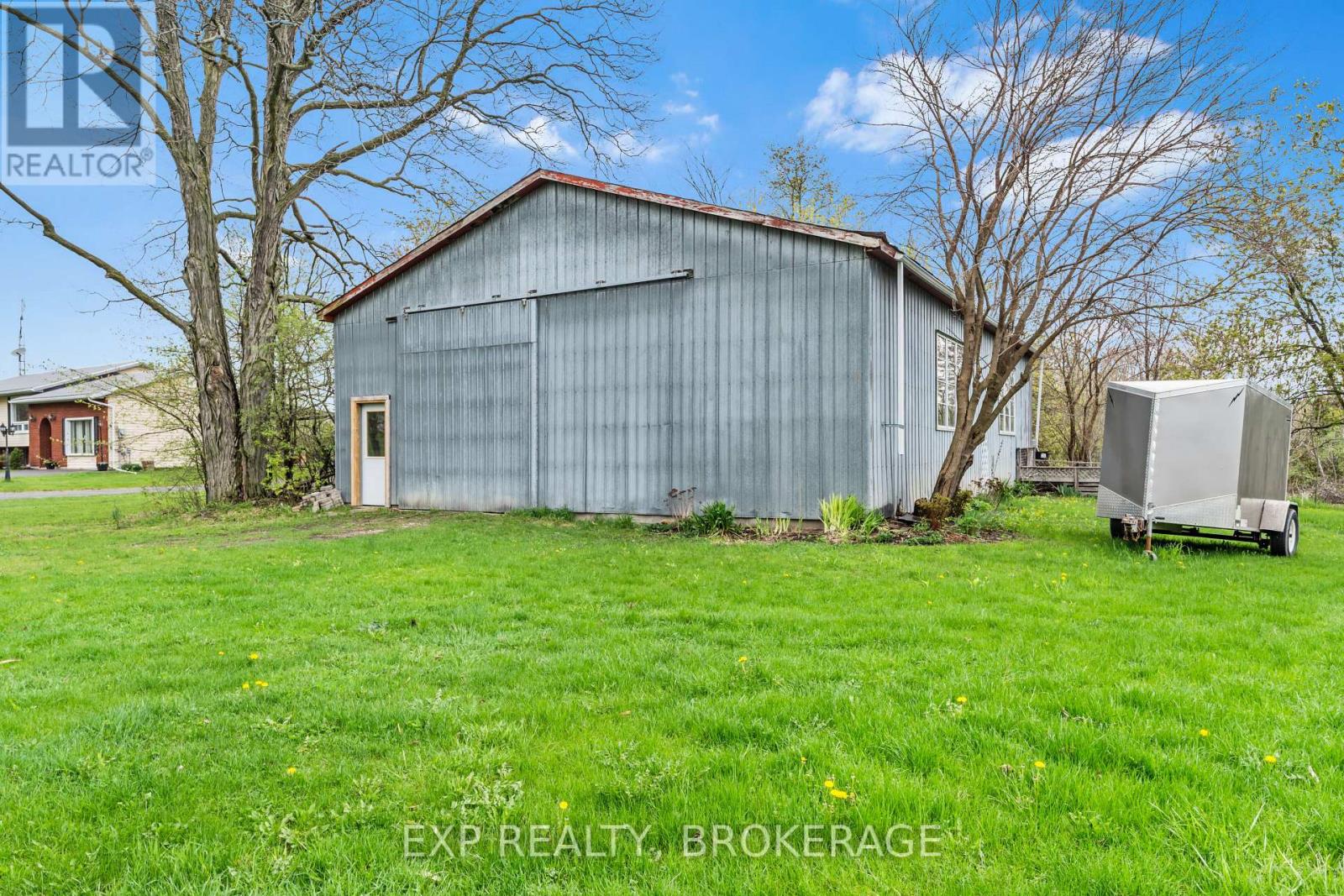 3881 Round Lake Road, South Frontenac, Ontario  K0H 1X0 - Photo 45 - X12205835