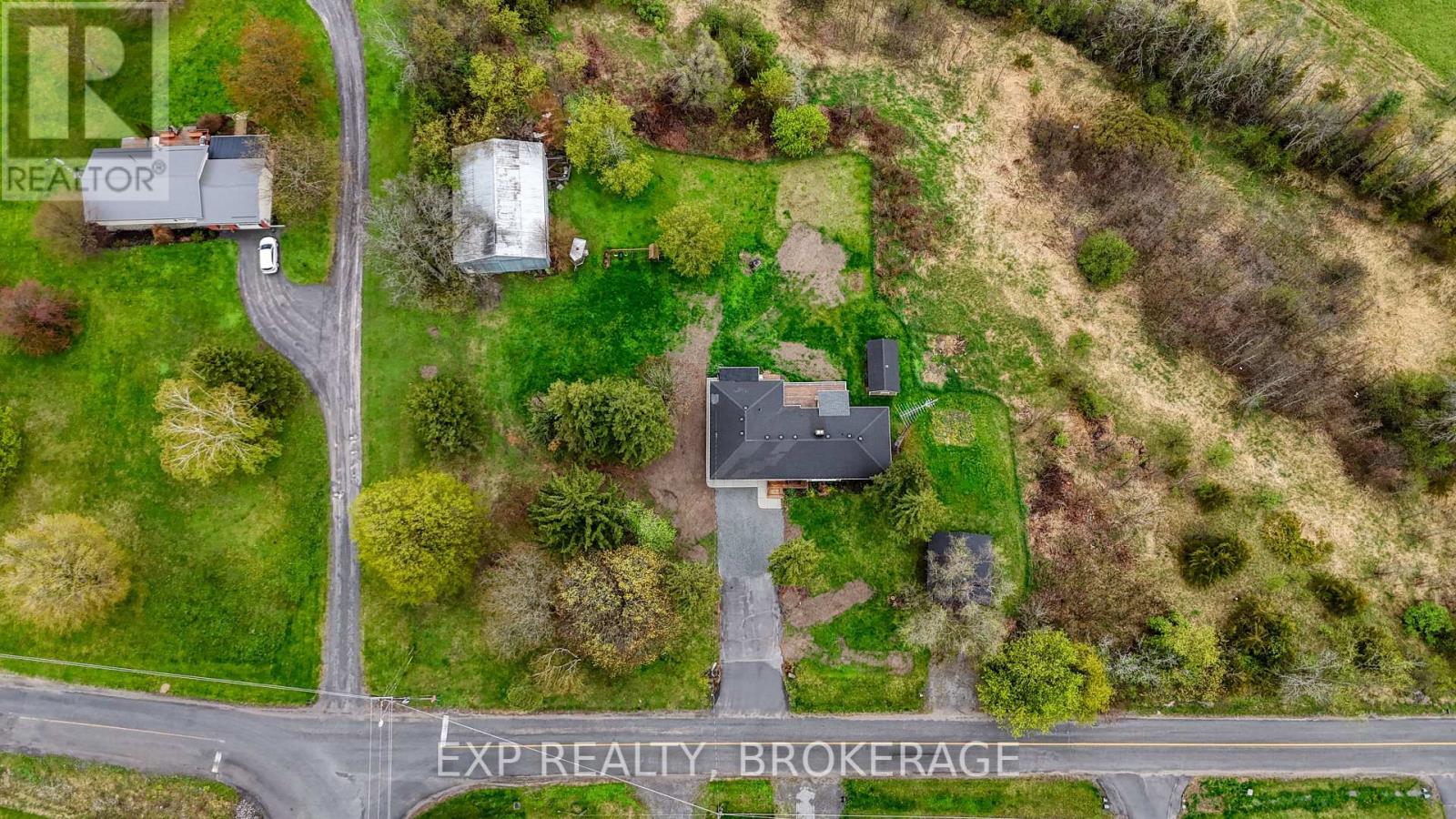3881 Round Lake Road, South Frontenac, Ontario  K0H 1X0 - Photo 47 - X12205835