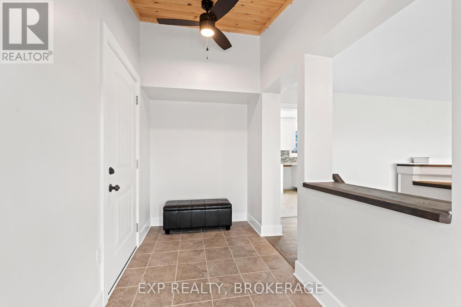 3881 Round Lake Road, South Frontenac, Ontario  K0H 1X0 - Photo 6 - X12205835