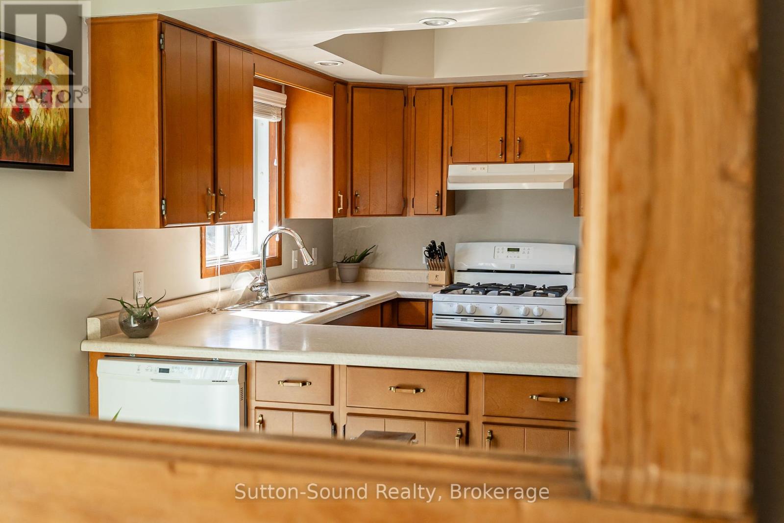 525 2nd Street W, Owen Sound, Ontario  N4K 6R6 - Photo 10 - X12205843
