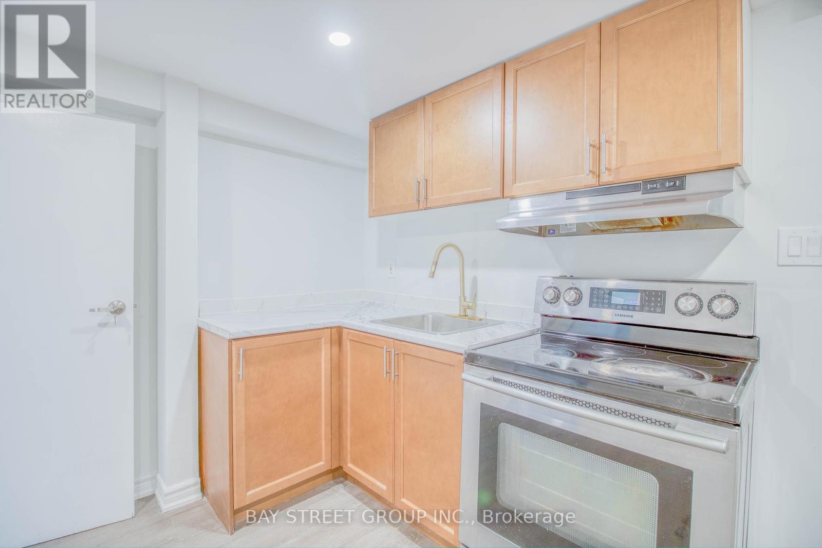 Basement #1 - 65 Davis Road, Aurora, Ontario  L4G 2B4 - Photo 4 - N12171845