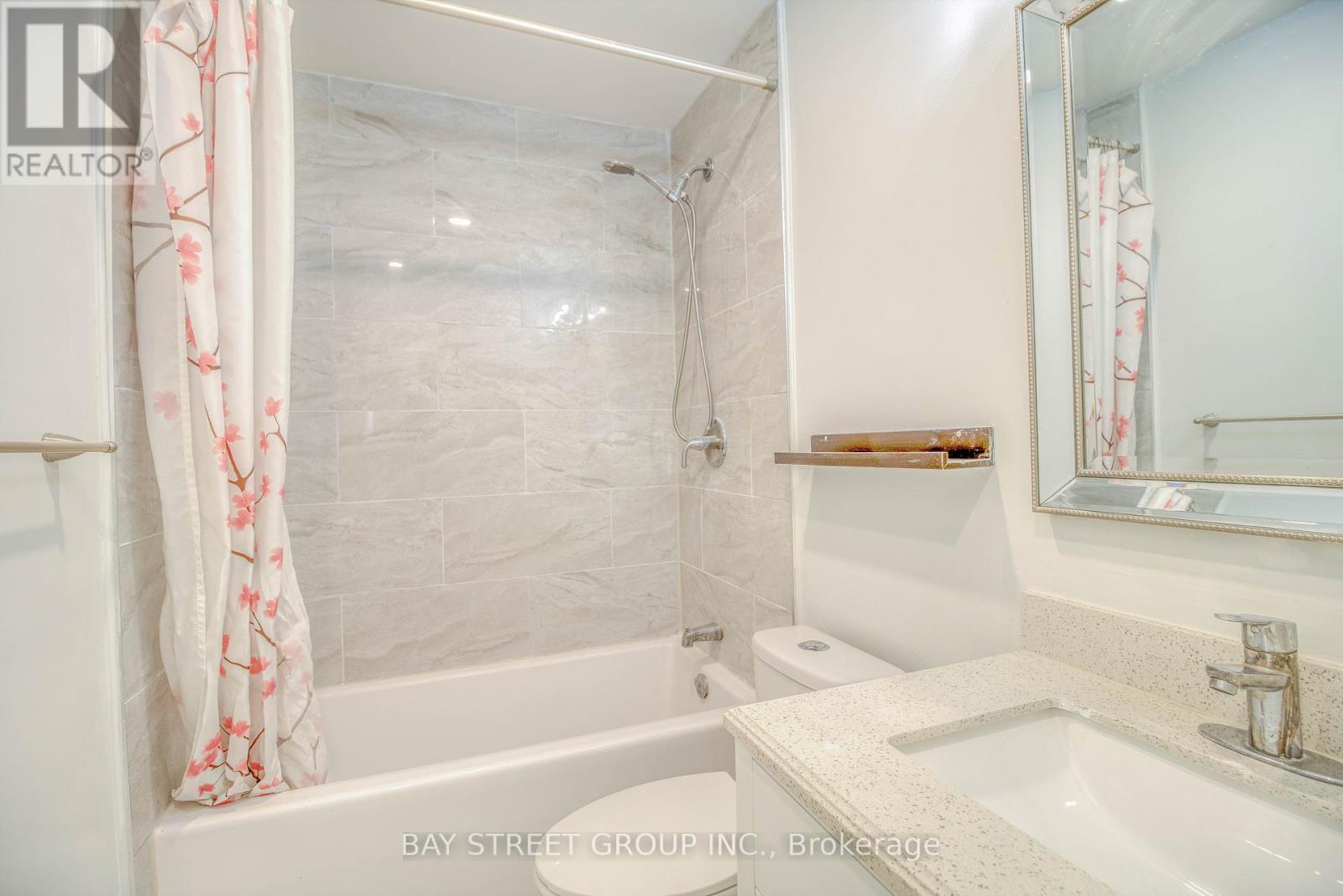 65 Davis Road, Aurora, Ontario  L4G 2B4 - Photo 12 - N12121816