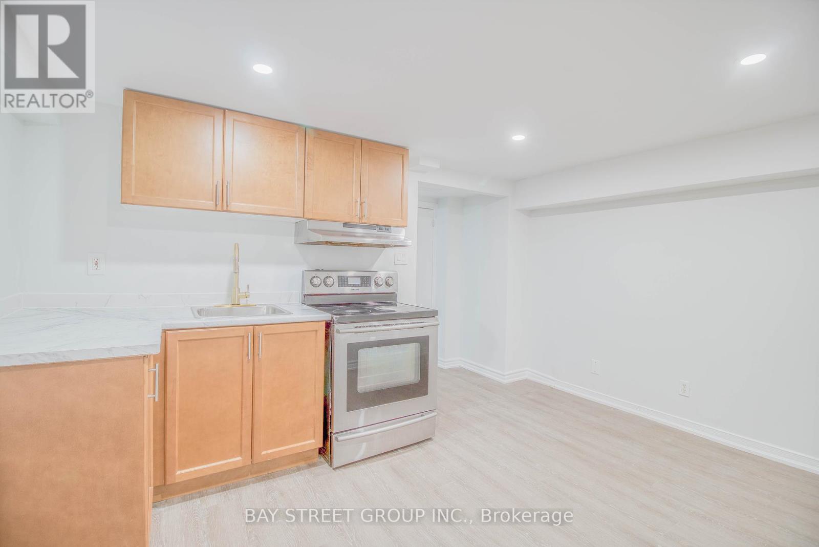 Basement #1 - 65 Davis Road, Aurora, Ontario  L4G 2B4 - Photo 3 - N12171845