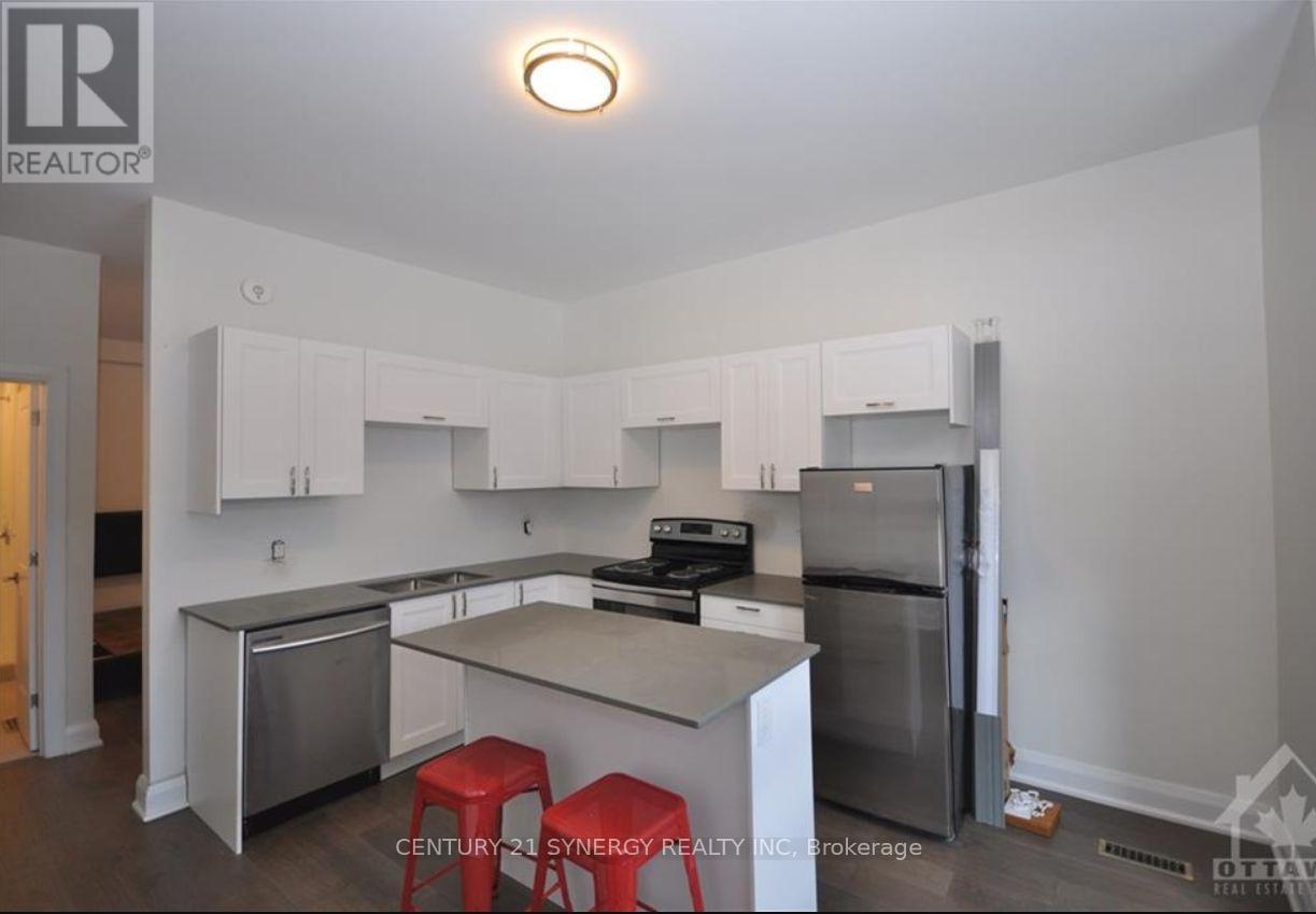 1a - 571 Mcleod Street, Ottawa, Ontario  K1R 5R2 - Photo 3 - X12205872