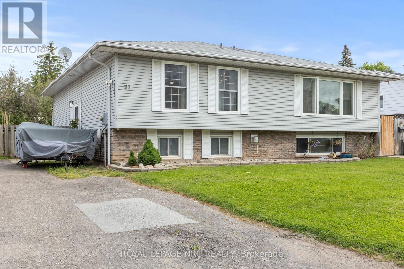21 Garfield Lane, St. Catharines, Ontario  L2R 7G9 - Photo 1 - X12205864