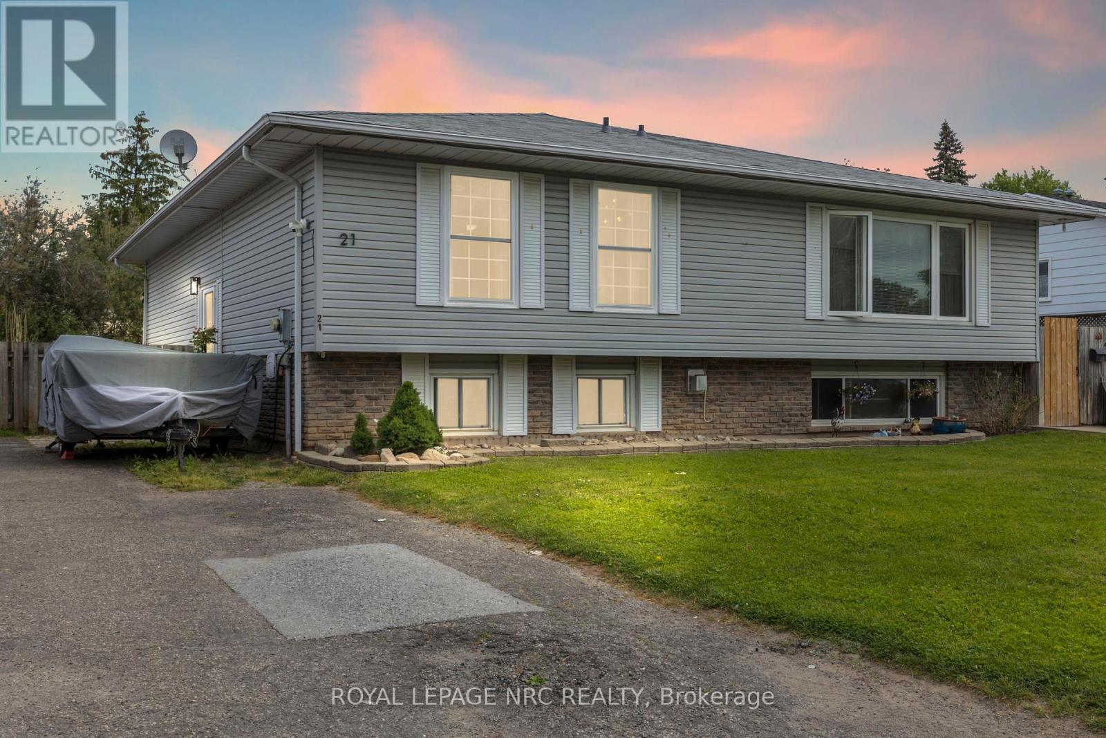 21 Garfield Lane, St. Catharines, Ontario  L2R 7G9 - Photo 2 - X12205864