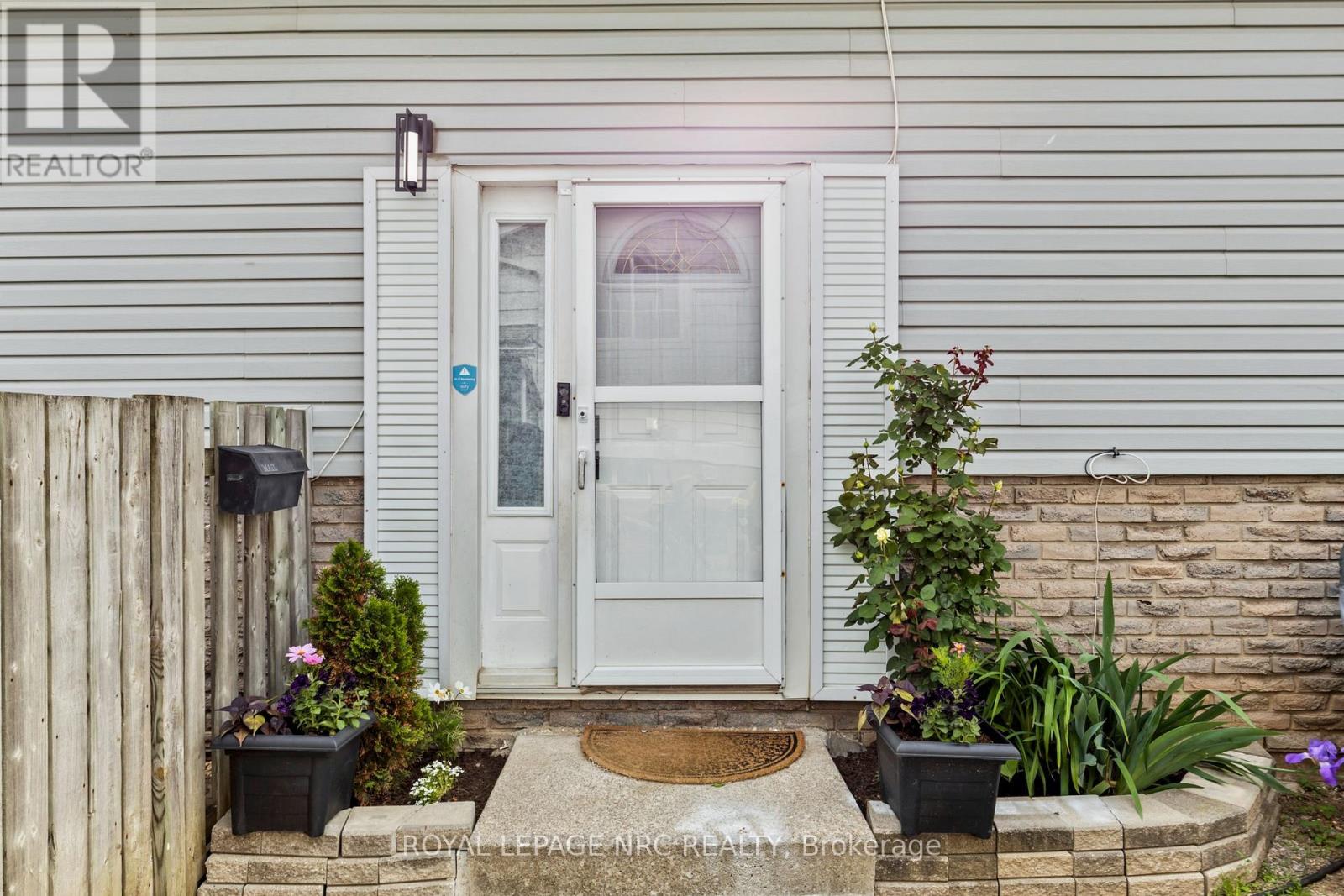 21 Garfield Lane, St. Catharines, Ontario  L2R 7G9 - Photo 3 - X12205864