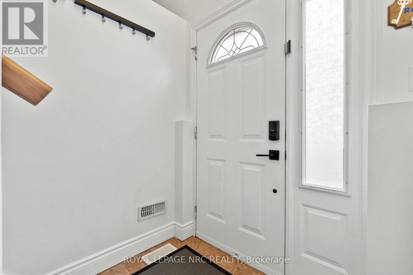 21 Garfield Lane, St. Catharines, Ontario  L2R 7G9 - Photo 4 - X12205864
