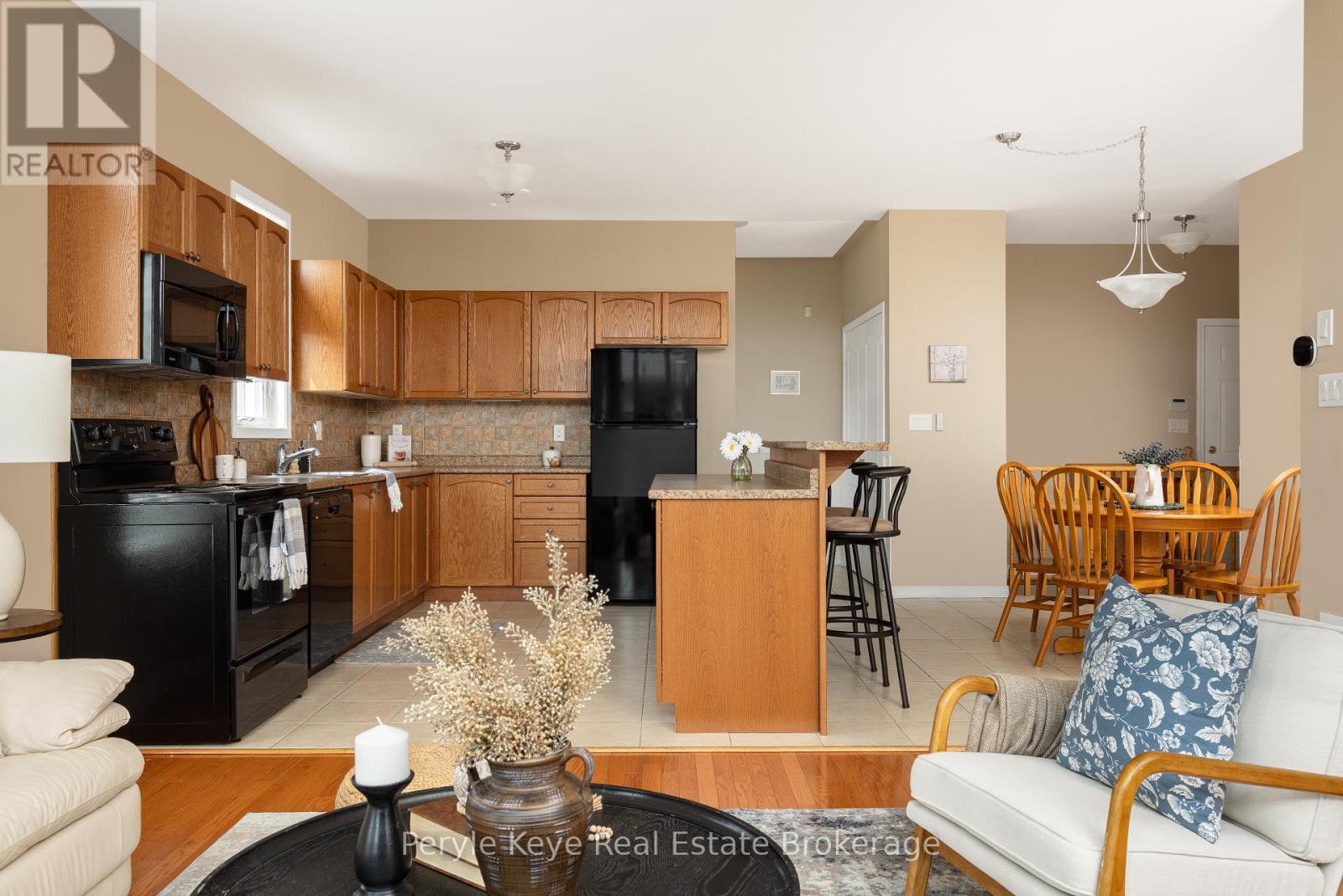 30 Durham Road, Bracebridge, Ontario  P1L 0B7 - Photo 2 - X12205885