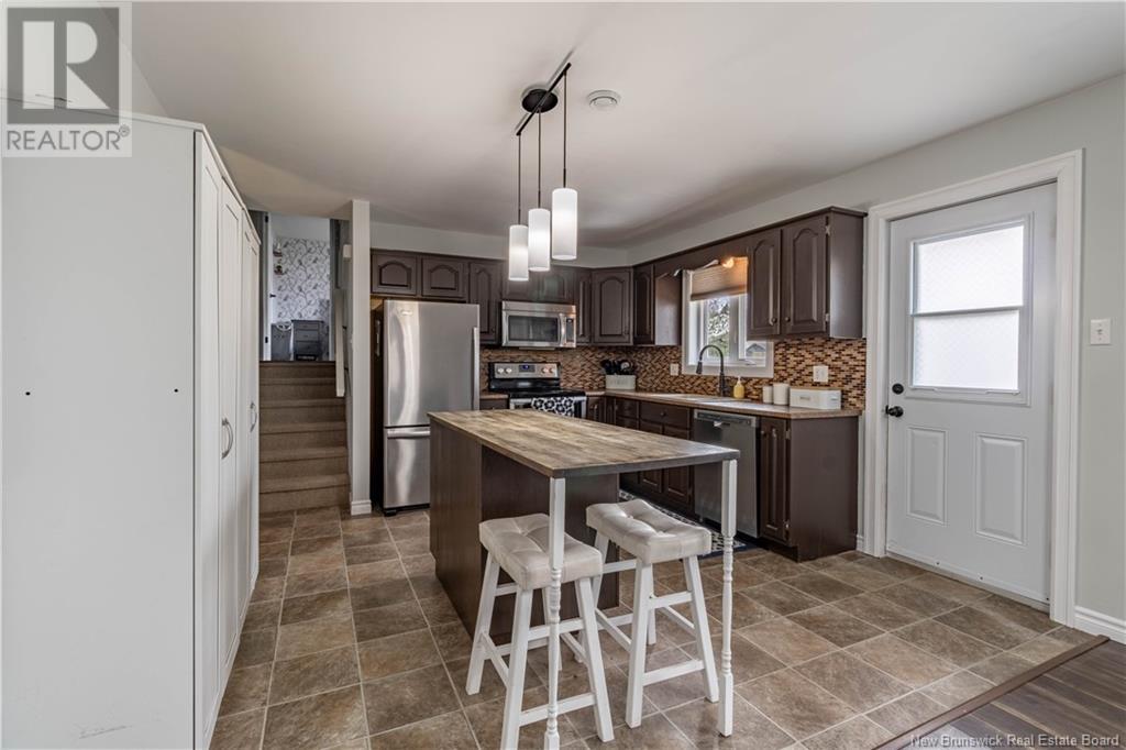 Property at 13 Amberwood Court image 5