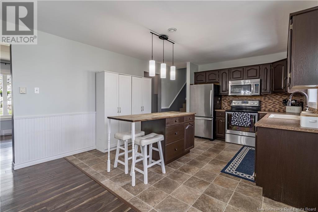 Property at 13 Amberwood Court image 4