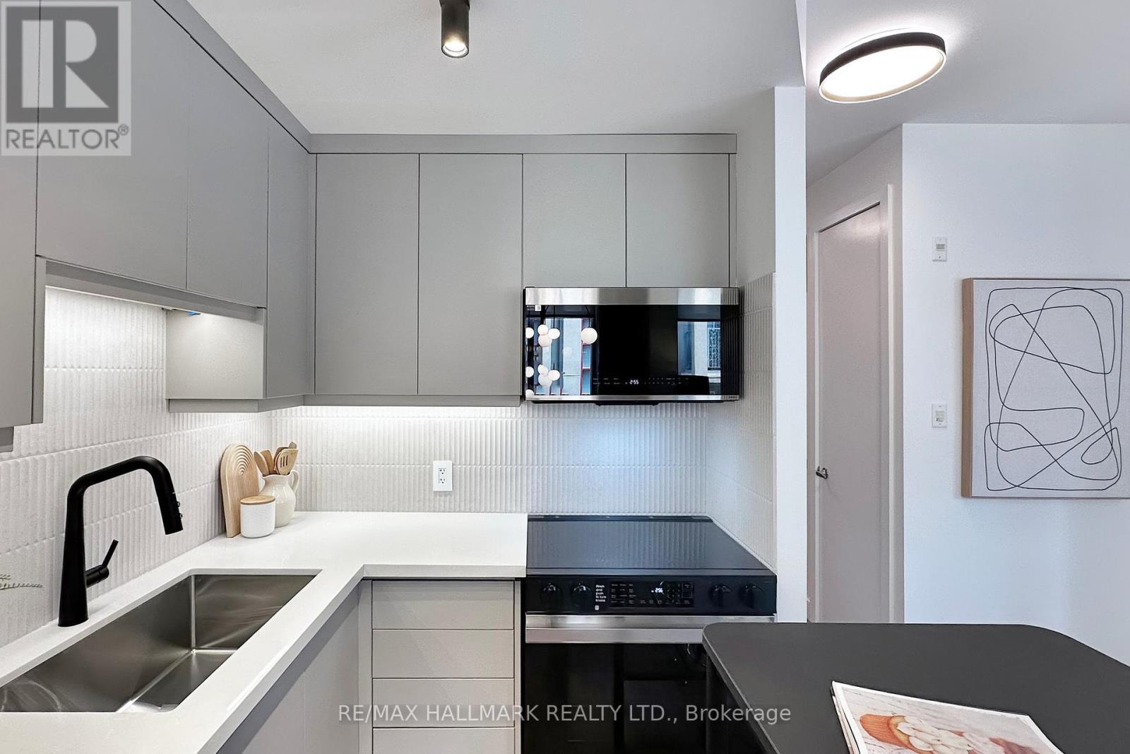 206 - 10 Wellesley Place S, Toronto, Ontario  M4Y 1B1 - Photo 12 - C12205846