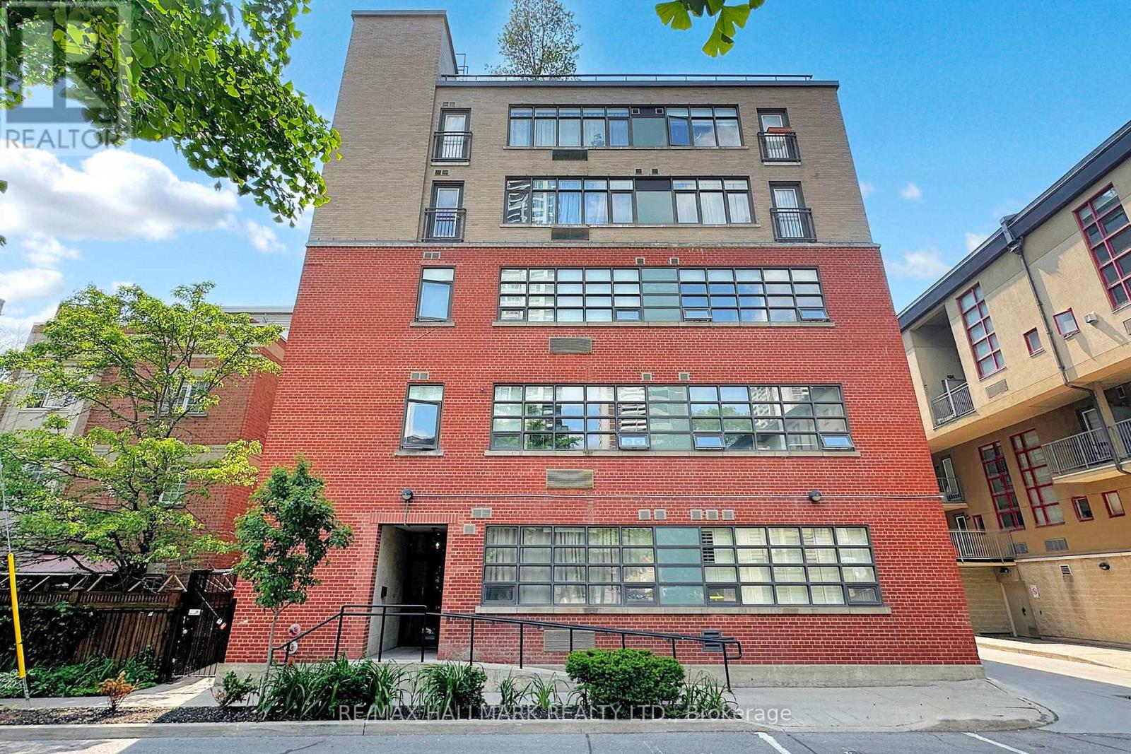 206 - 10 Wellesley Place S, Toronto, Ontario  M4Y 1B1 - Photo 2 - C12205846