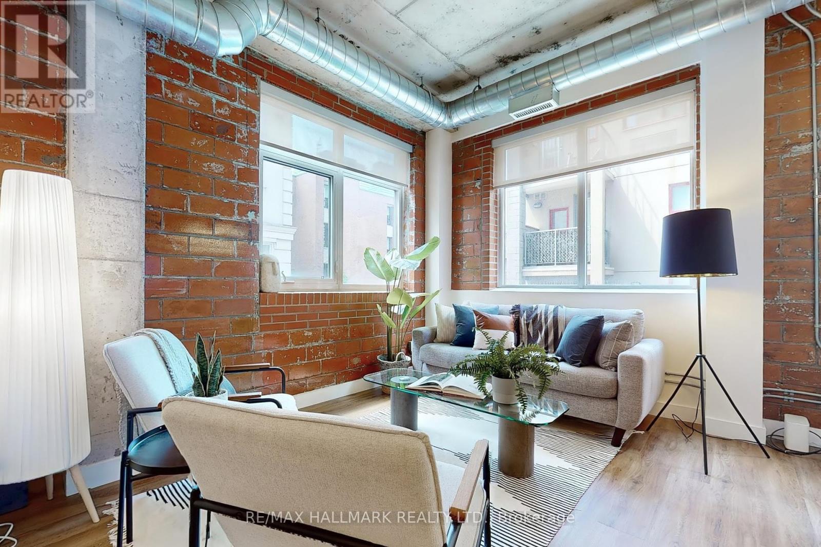 206 - 10 Wellesley Place S, Toronto, Ontario  M4Y 1B1 - Photo 4 - C12205846