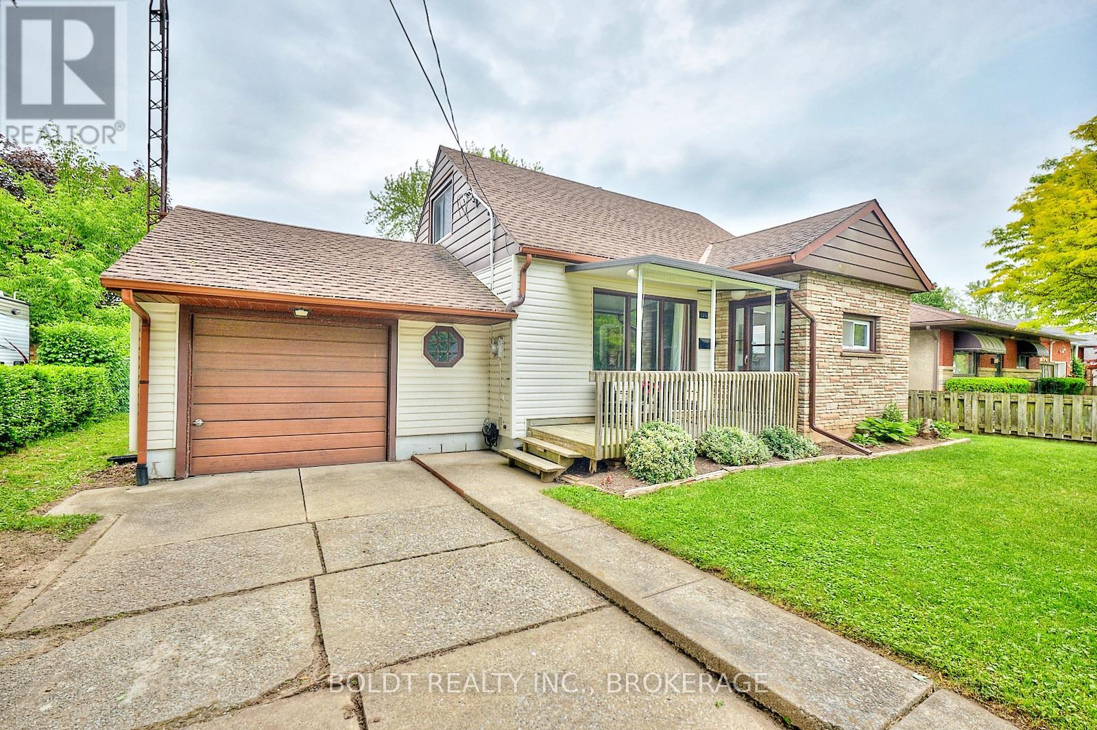 130 GADSBY AVENUE, Welland, Ontario