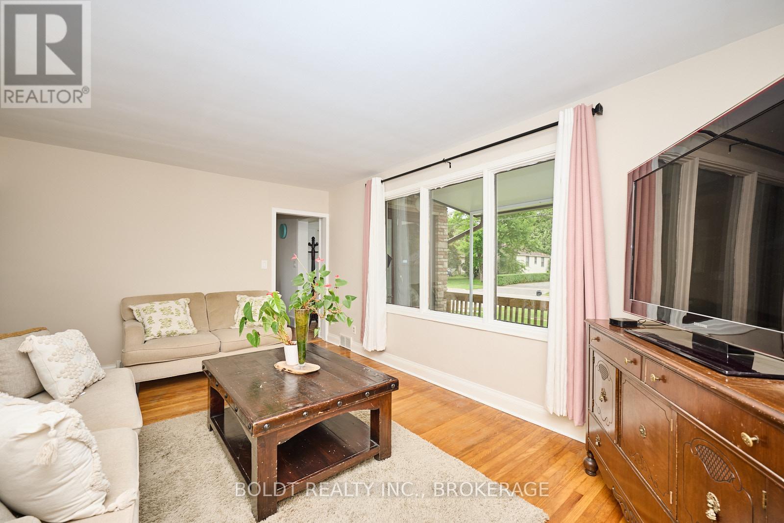 130 Gadsby Avenue, Welland, Ontario  L3C 1A9 - Photo 13 - X12205892