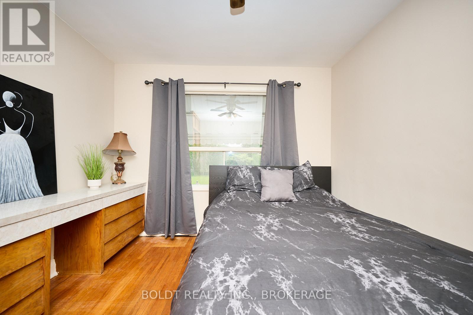 130 Gadsby Avenue, Welland, Ontario  L3C 1A9 - Photo 15 - X12205892