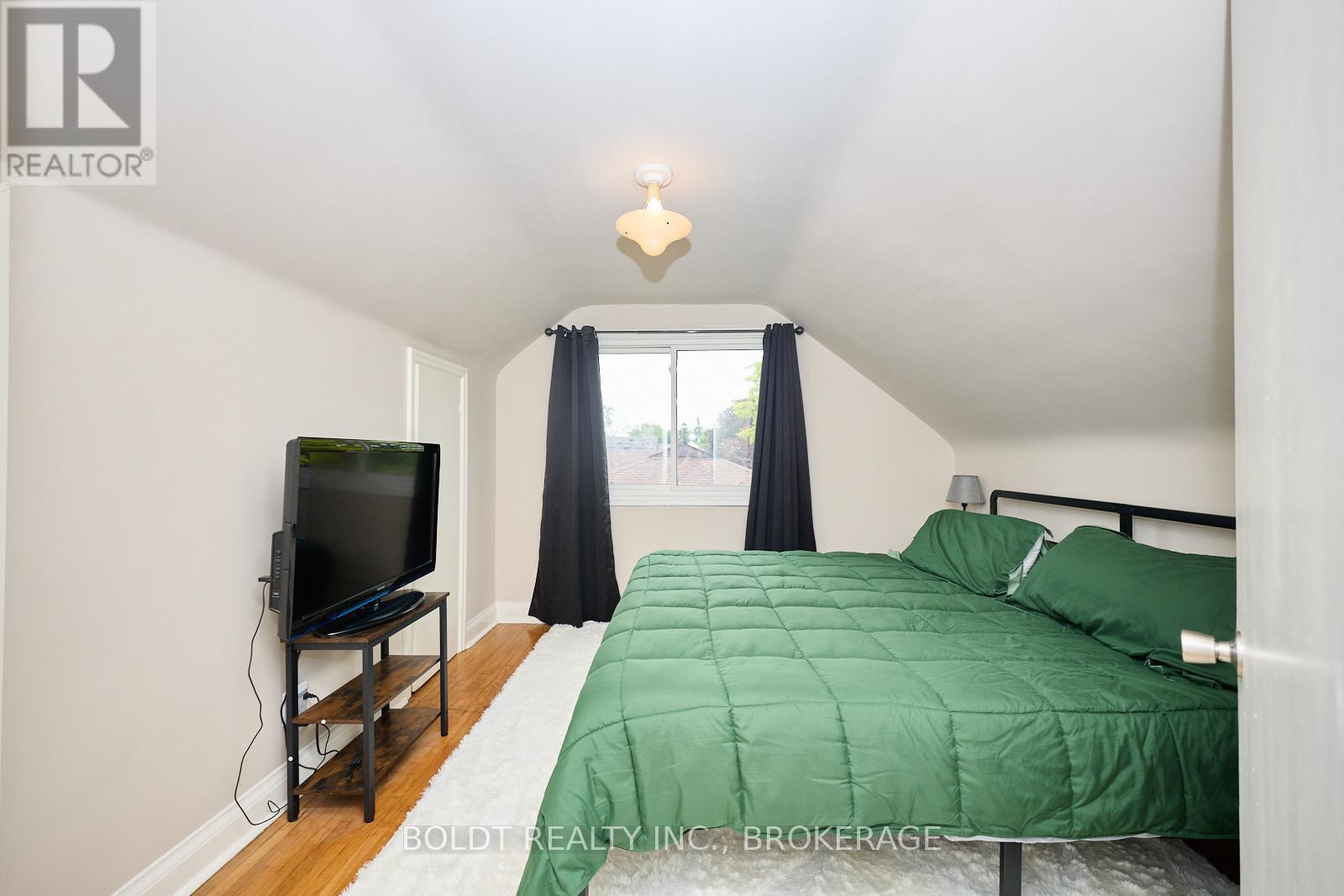 130 Gadsby Avenue, Welland, Ontario  L3C 1A9 - Photo 17 - X12205892