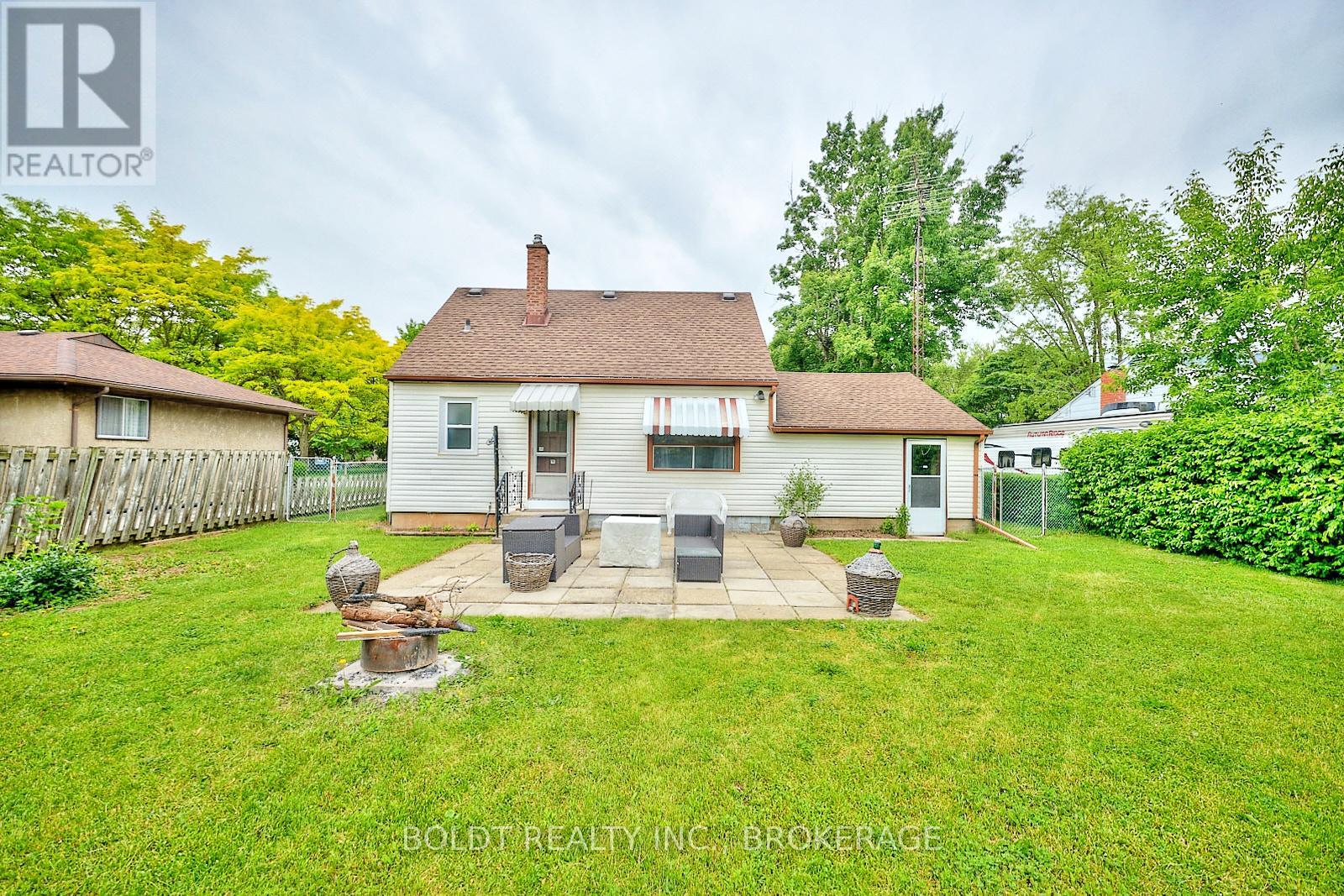 130 Gadsby Avenue, Welland, Ontario  L3C 1A9 - Photo 23 - X12205892