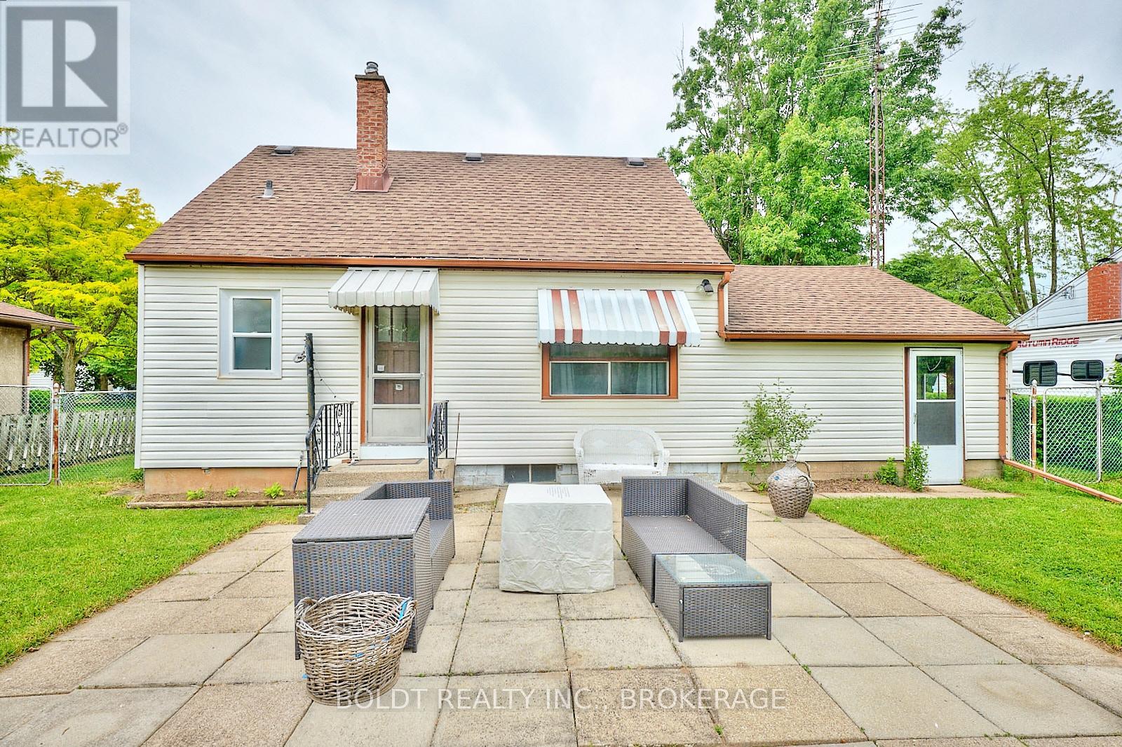130 Gadsby Avenue, Welland, Ontario  L3C 1A9 - Photo 26 - X12205892
