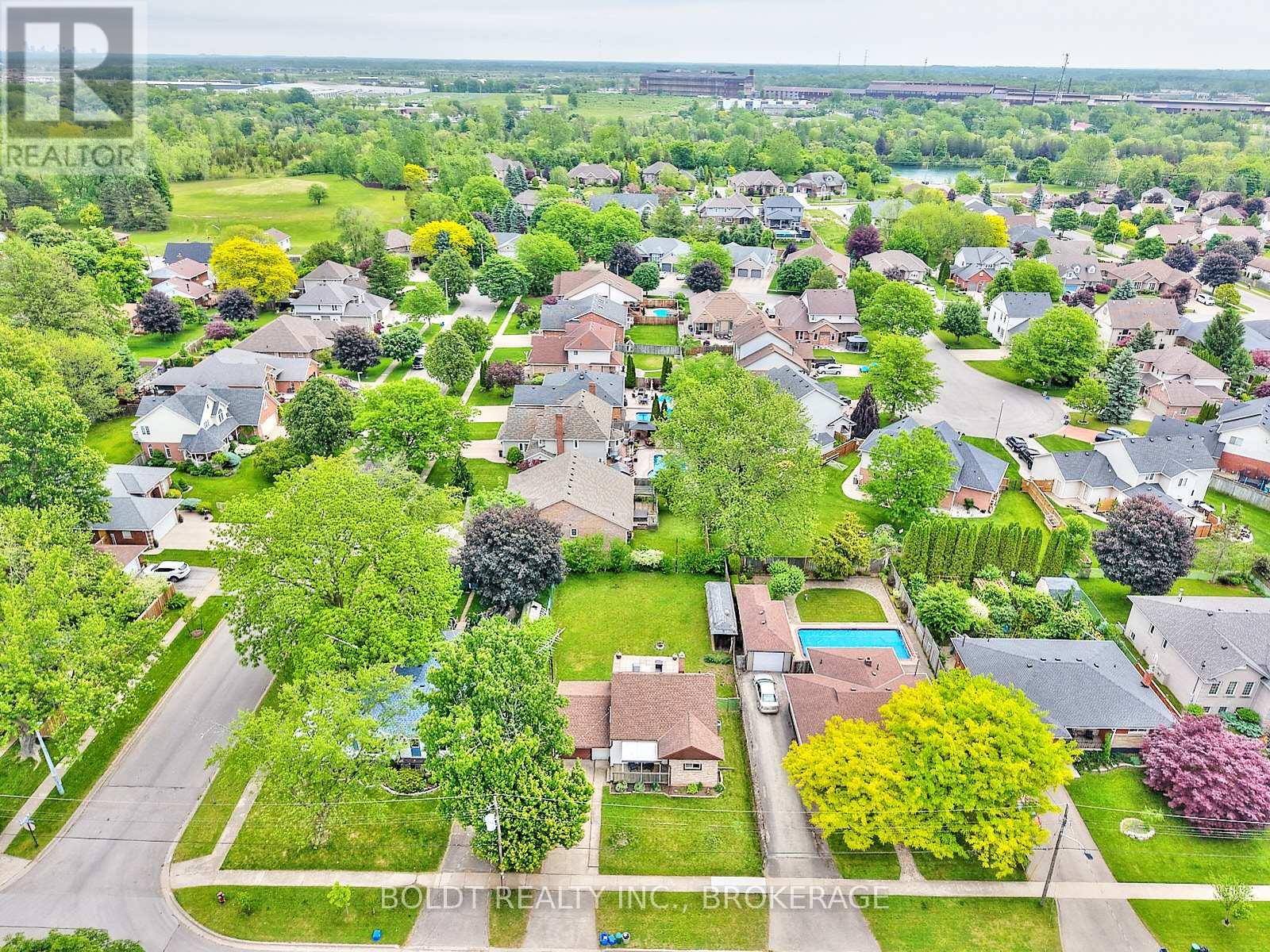 130 Gadsby Avenue, Welland, Ontario  L3C 1A9 - Photo 31 - X12205892