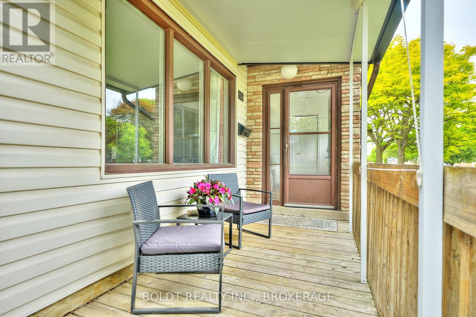 130 Gadsby Avenue, Welland, Ontario  L3C 1A9 - Photo 4 - X12205892