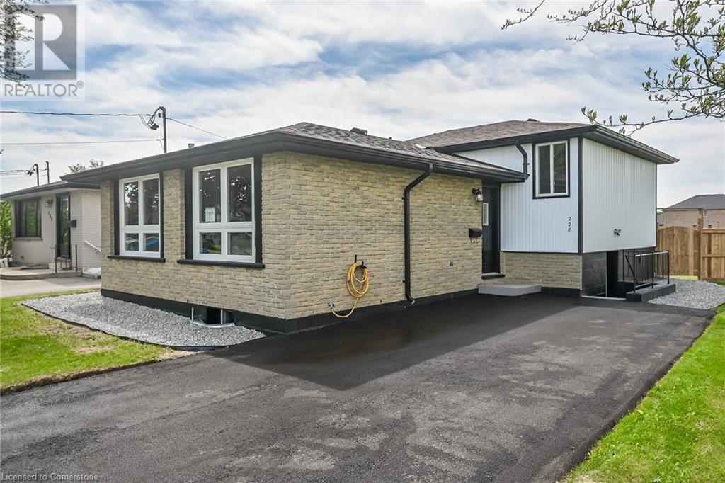 228 Eaglewood Drive, Hamilton, Ontario  L8W 1S9 - Photo 5 - 40732455