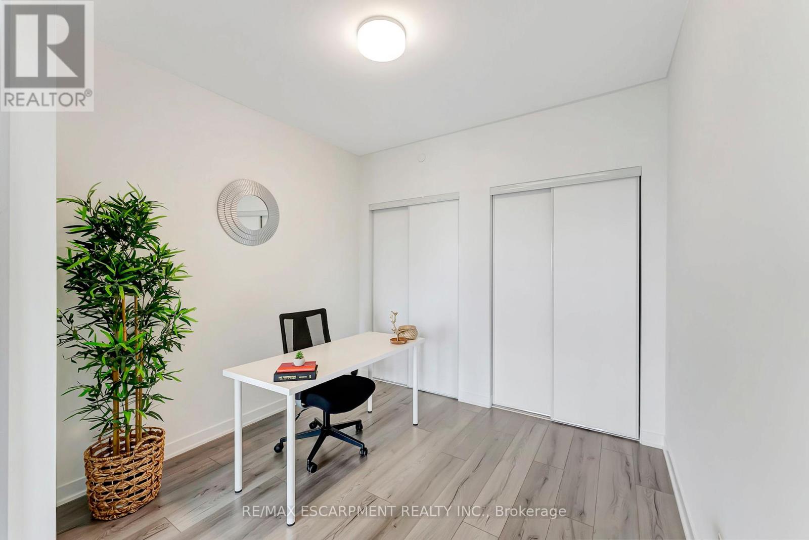 702 - 405 Dundas Street W, Oakville (Go Glenorchy), Ontario  L6M 5P9 - Photo 11 - W12205842