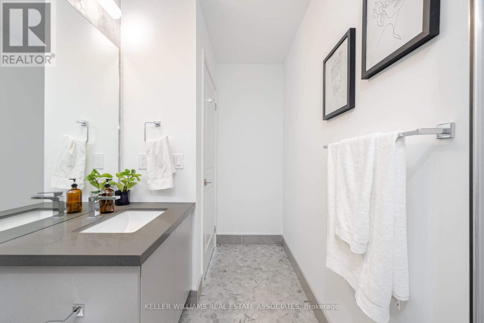 2003 - 297 Oak Walk Drive, Oakville, Ontario  L6H 3R6 - Photo 21 - W12205860