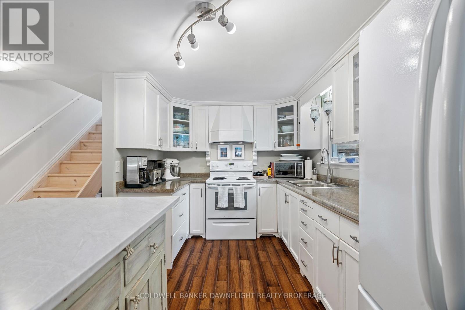 110 Mallard Street, Georgian Bluffs, Ontario  N0H 2T0 - Photo 15 - X12089348