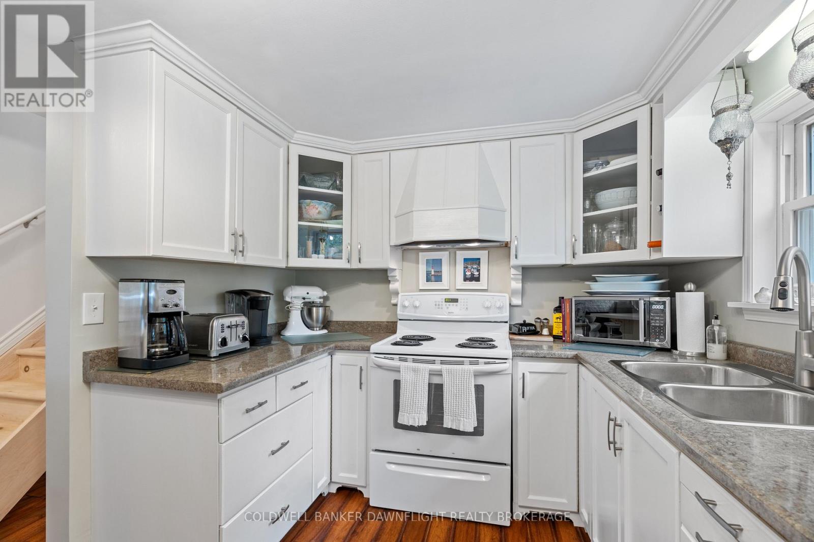 110 Mallard Street, Georgian Bluffs, Ontario  N0H 2T0 - Photo 16 - X12089348