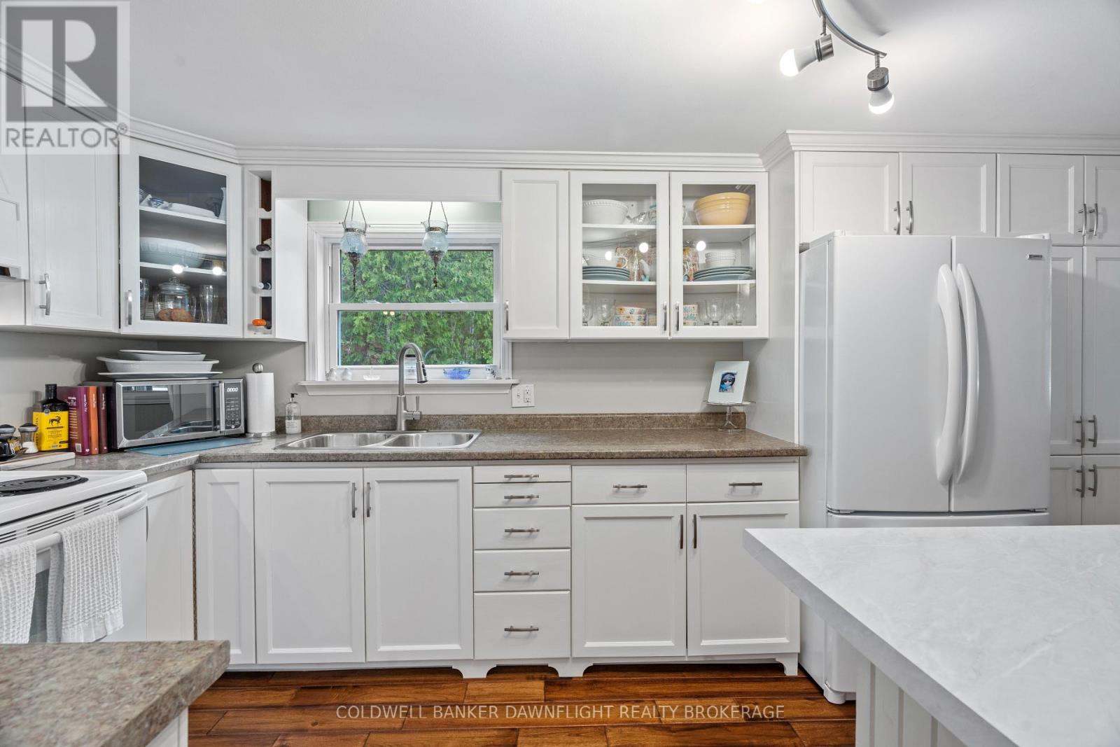 110 Mallard Street, Georgian Bluffs, Ontario  N0H 2T0 - Photo 18 - X12089348