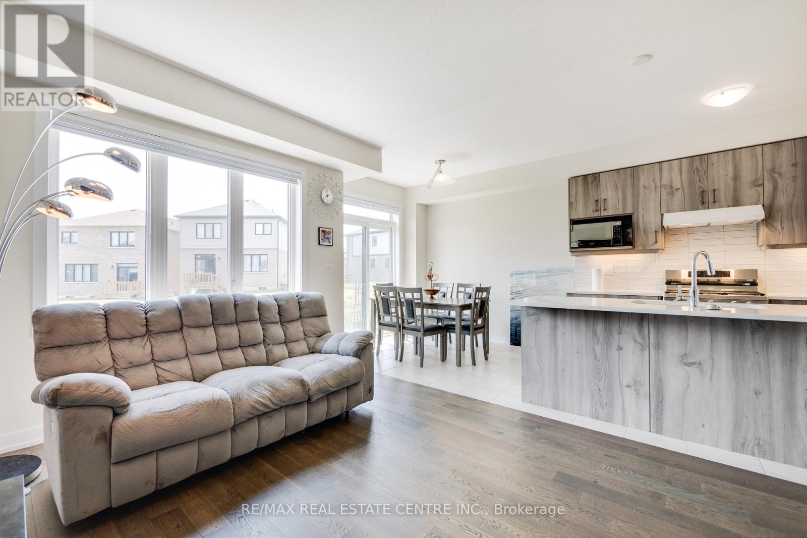 54 Lilac Circle, Haldimand, Ontario  N3W 0H6 - Photo 11 - X12205838
