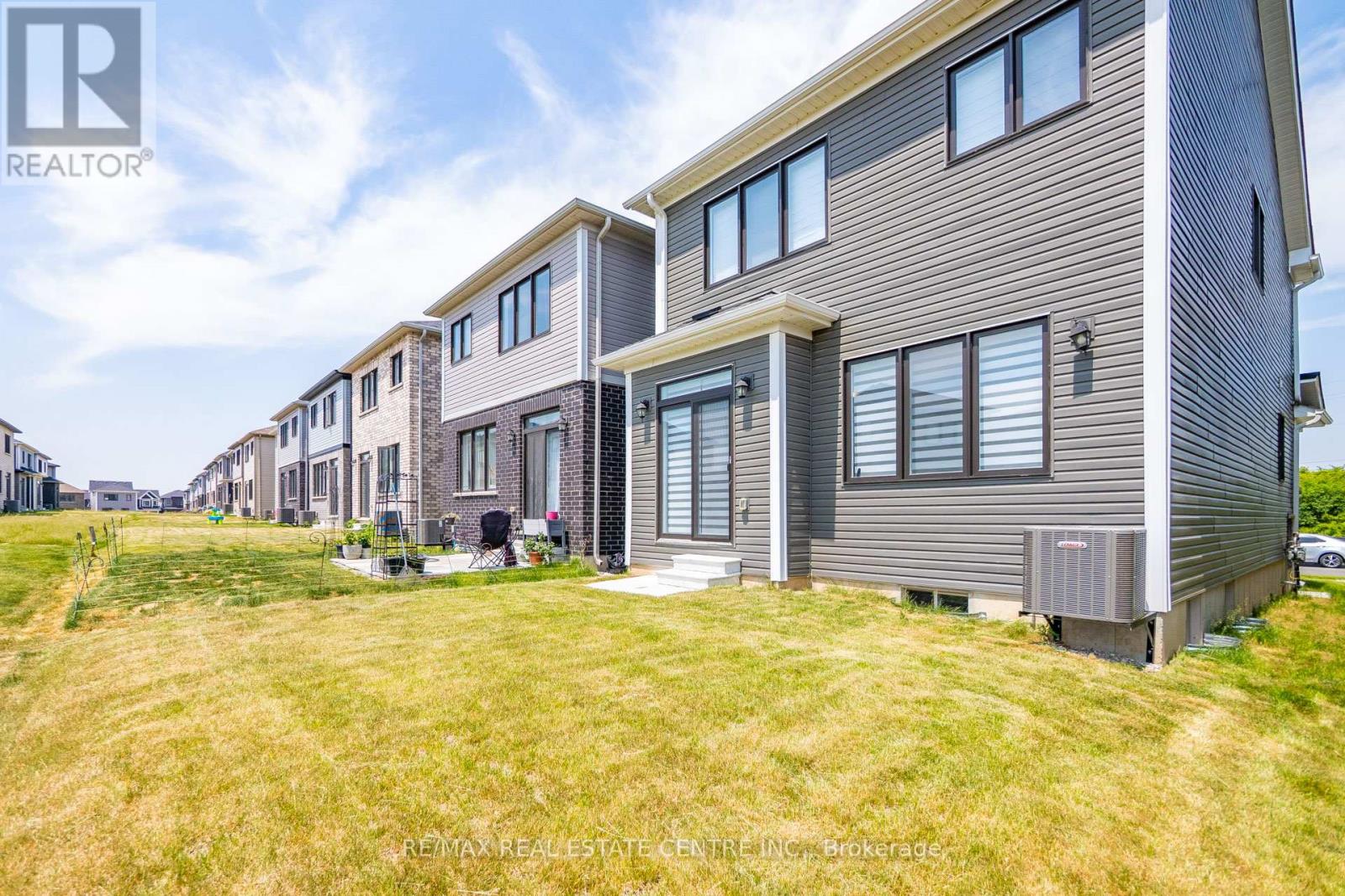 54 Lilac Circle, Haldimand, Ontario  N3W 0H6 - Photo 41 - X12205838