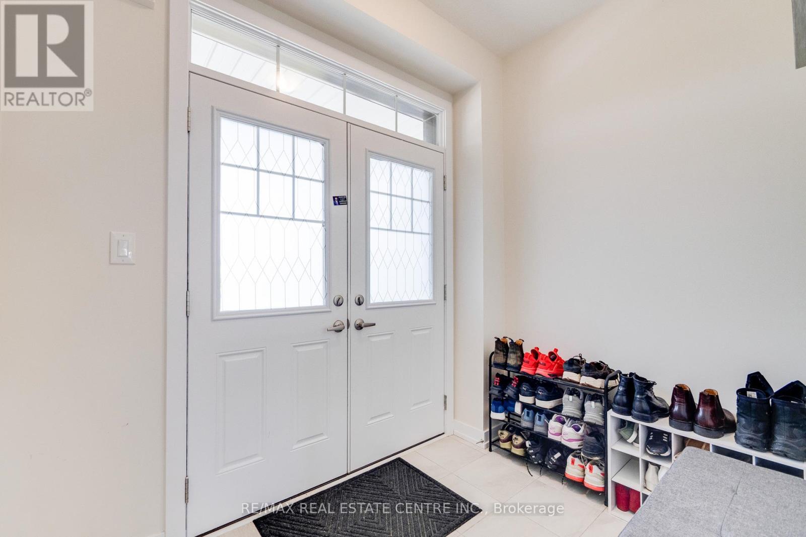 54 Lilac Circle, Haldimand, Ontario  N3W 0H6 - Photo 5 - X12205838
