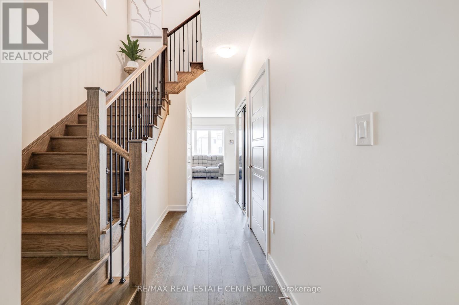 54 Lilac Circle, Haldimand, Ontario  N3W 0H6 - Photo 6 - X12205838