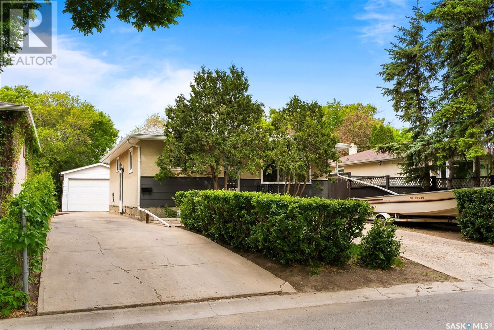 10 Piapot BAY, Regina, Saskatchewan