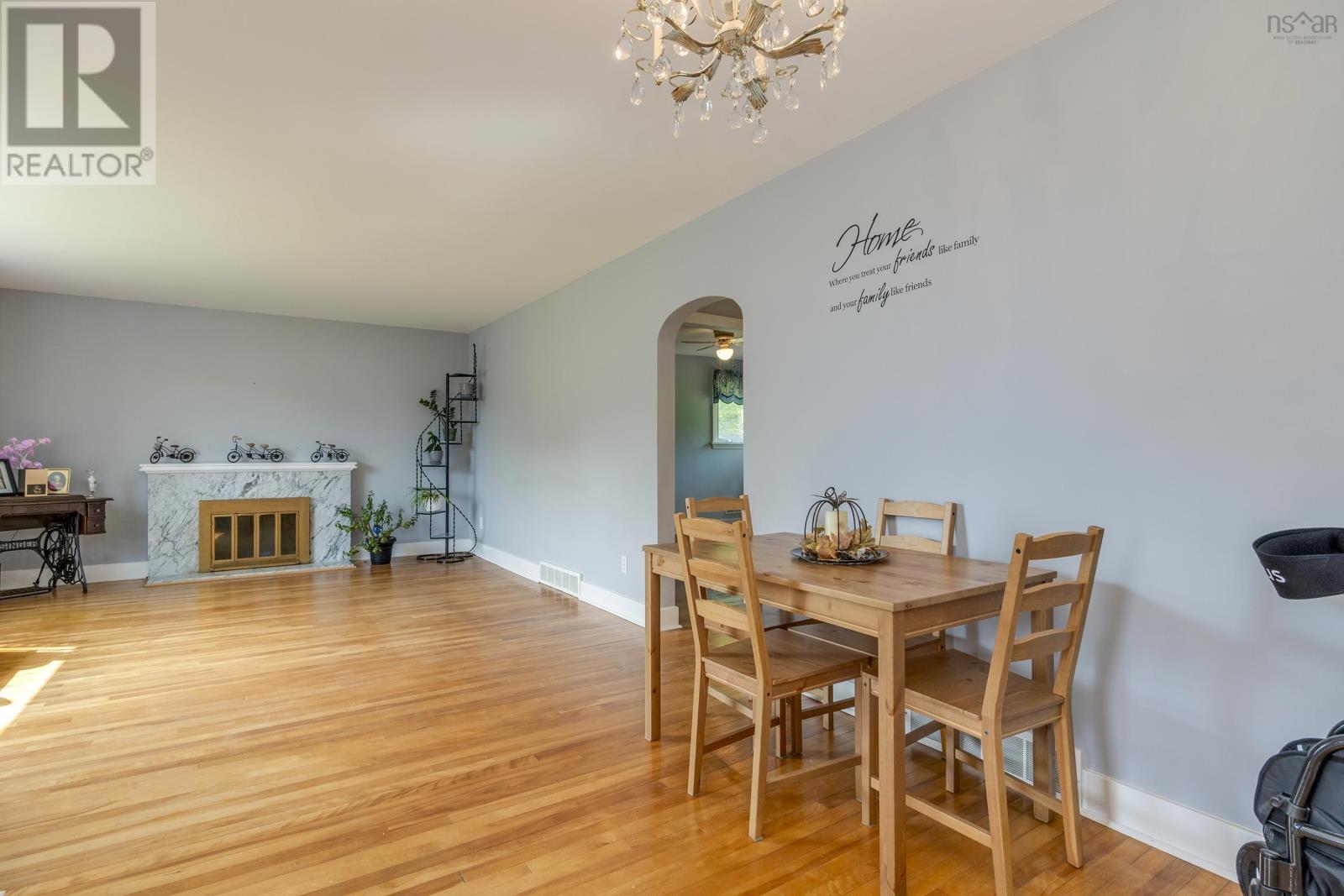 Property at 17 Penhorn Drive image 4