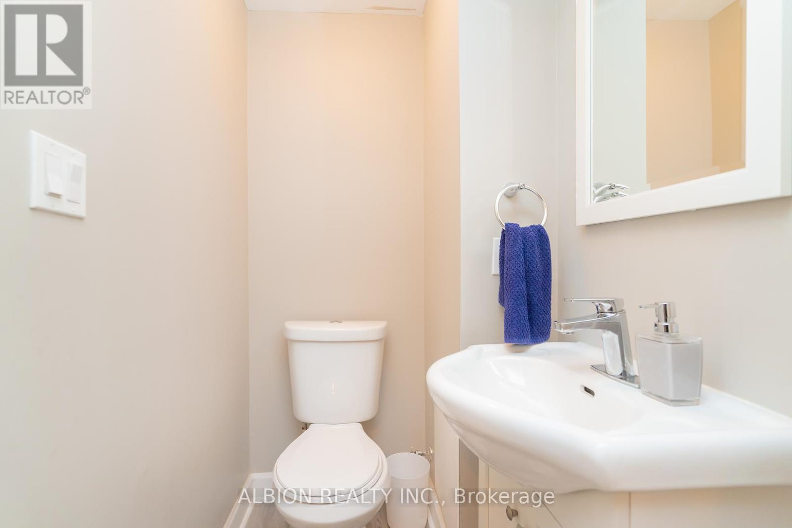 40 Emily Carr Crescent, Caledon, Ontario  L7E 2K9 - Photo 33 - W12145331