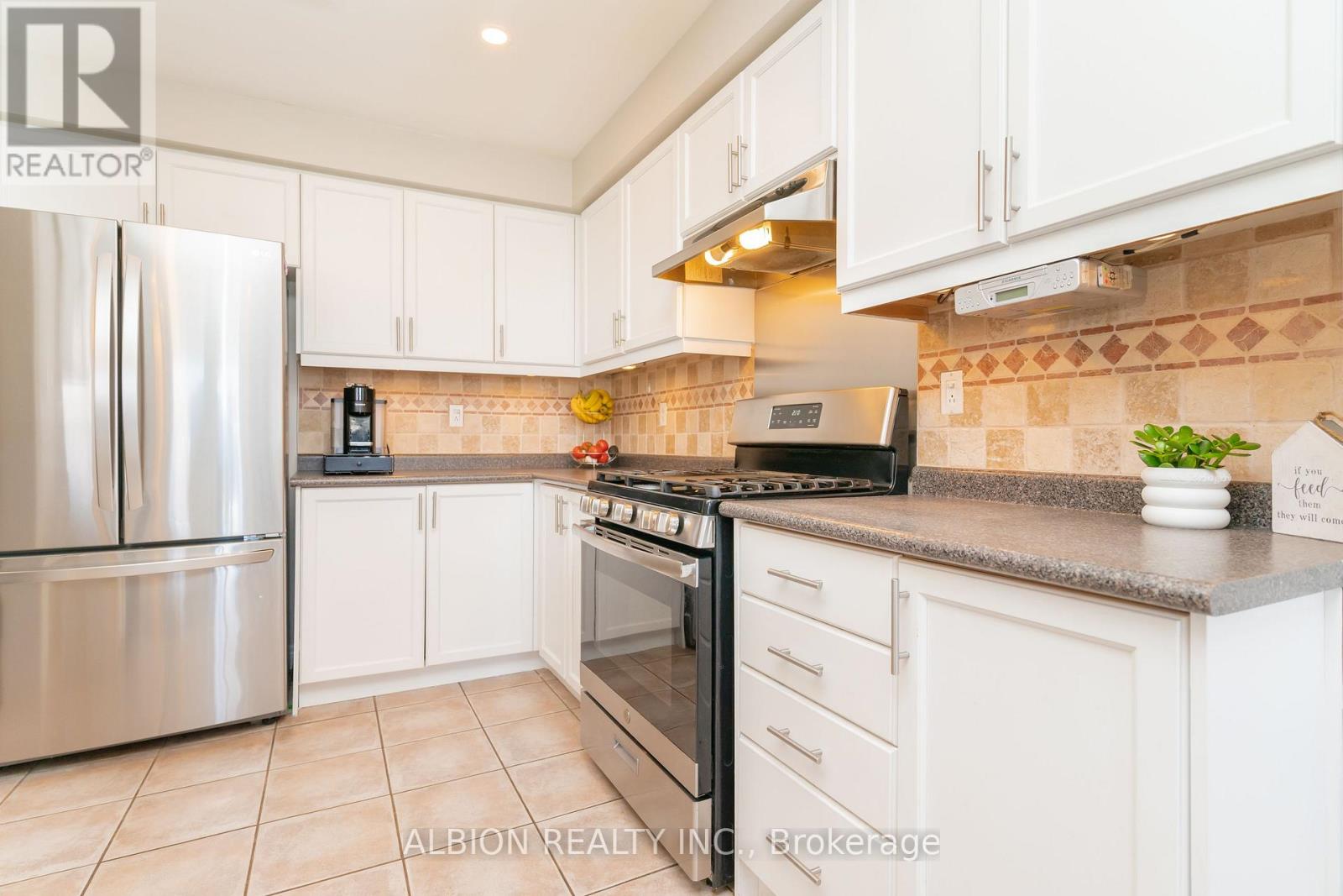 40 Emily Carr Crescent, Caledon, Ontario  L7E 2K9 - Photo 11 - W12145331