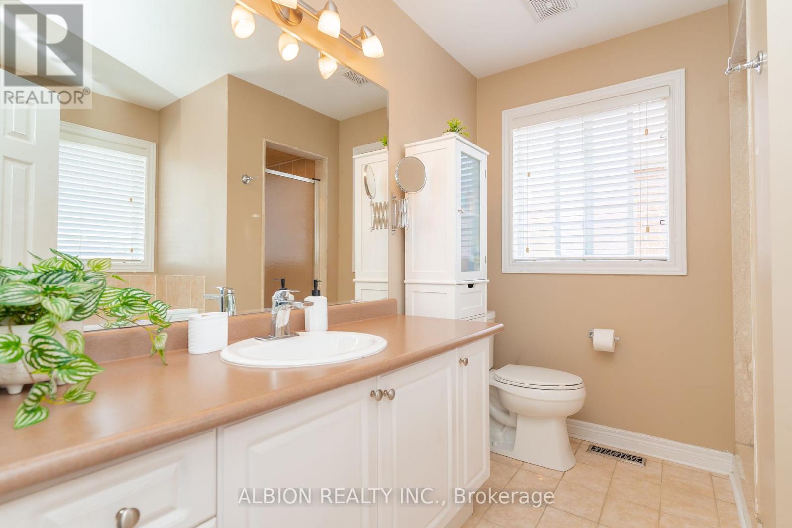 40 Emily Carr Crescent, Caledon, Ontario  L7E 2K9 - Photo 23 - W12145331