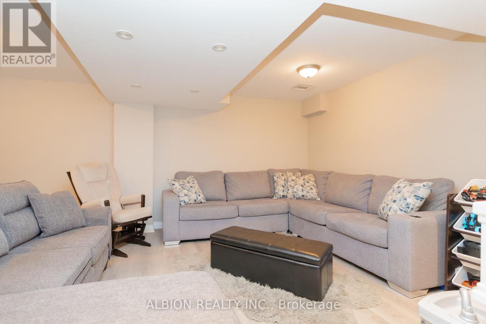 40 Emily Carr Crescent, Caledon, Ontario  L7E 2K9 - Photo 31 - W12145331