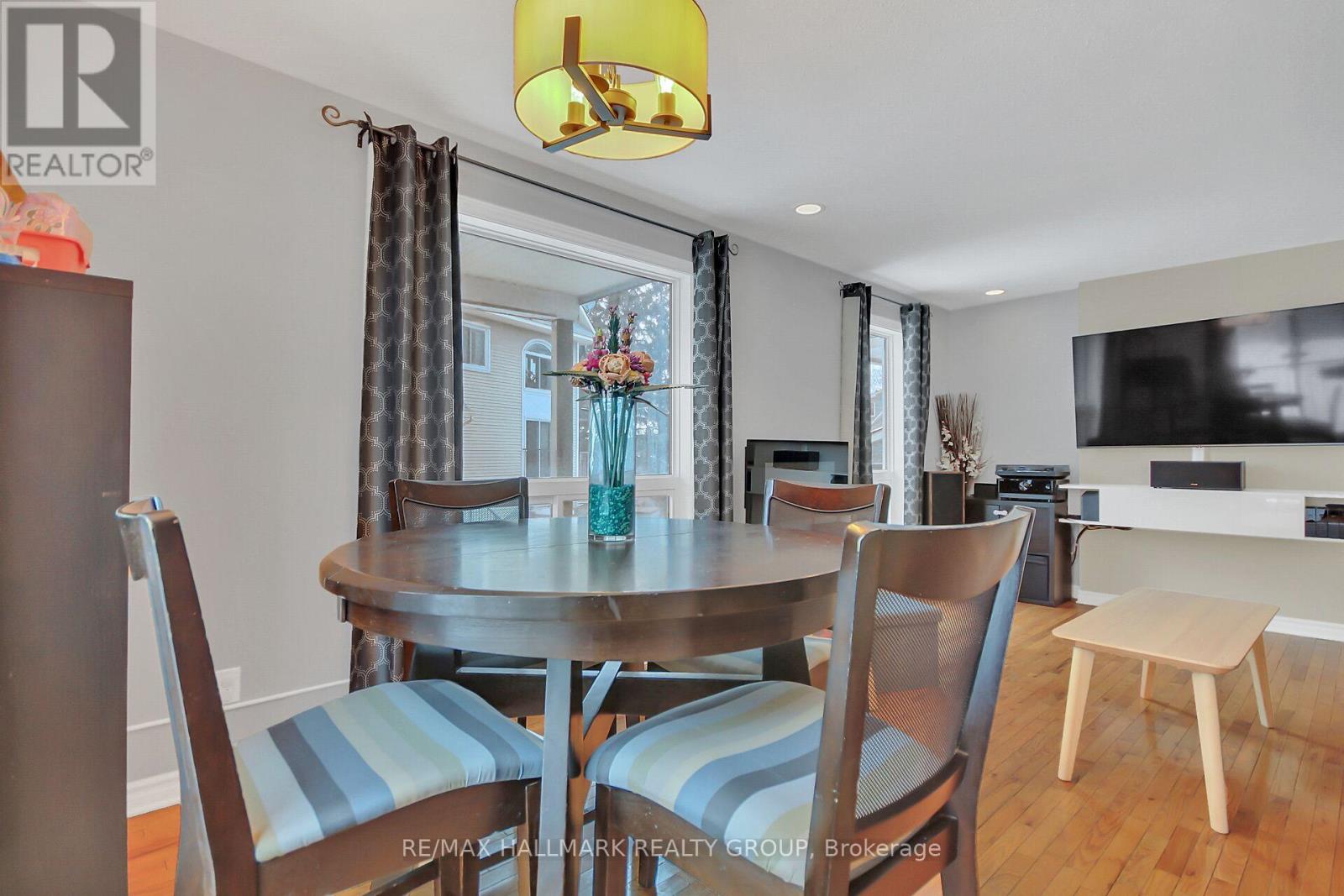 906 Tanguay Court, Ottawa, Ontario  K2L 3X5 - Photo 12 - X12081729