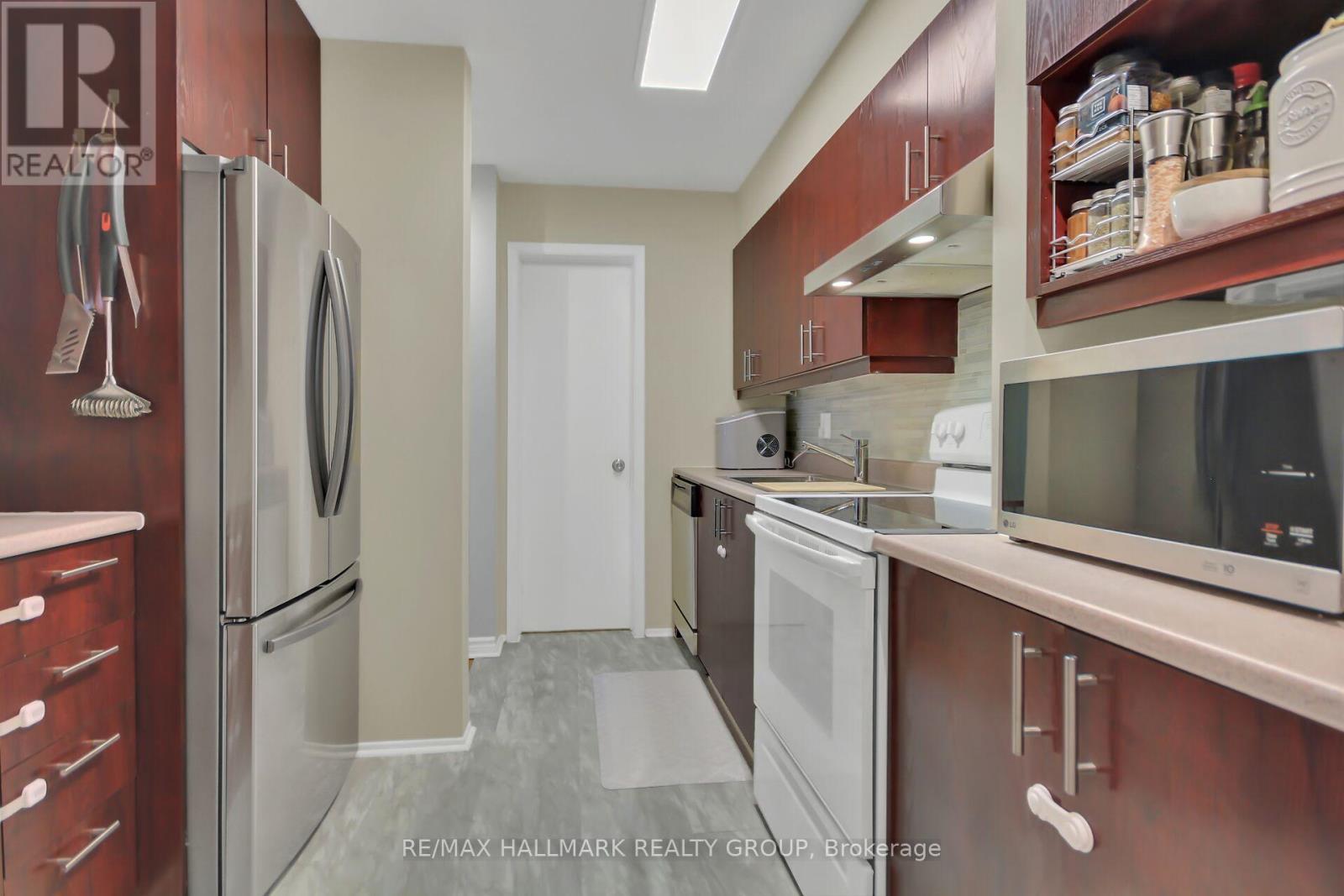 906 Tanguay Court, Ottawa, Ontario  K2L 3X5 - Photo 33 - X12081729