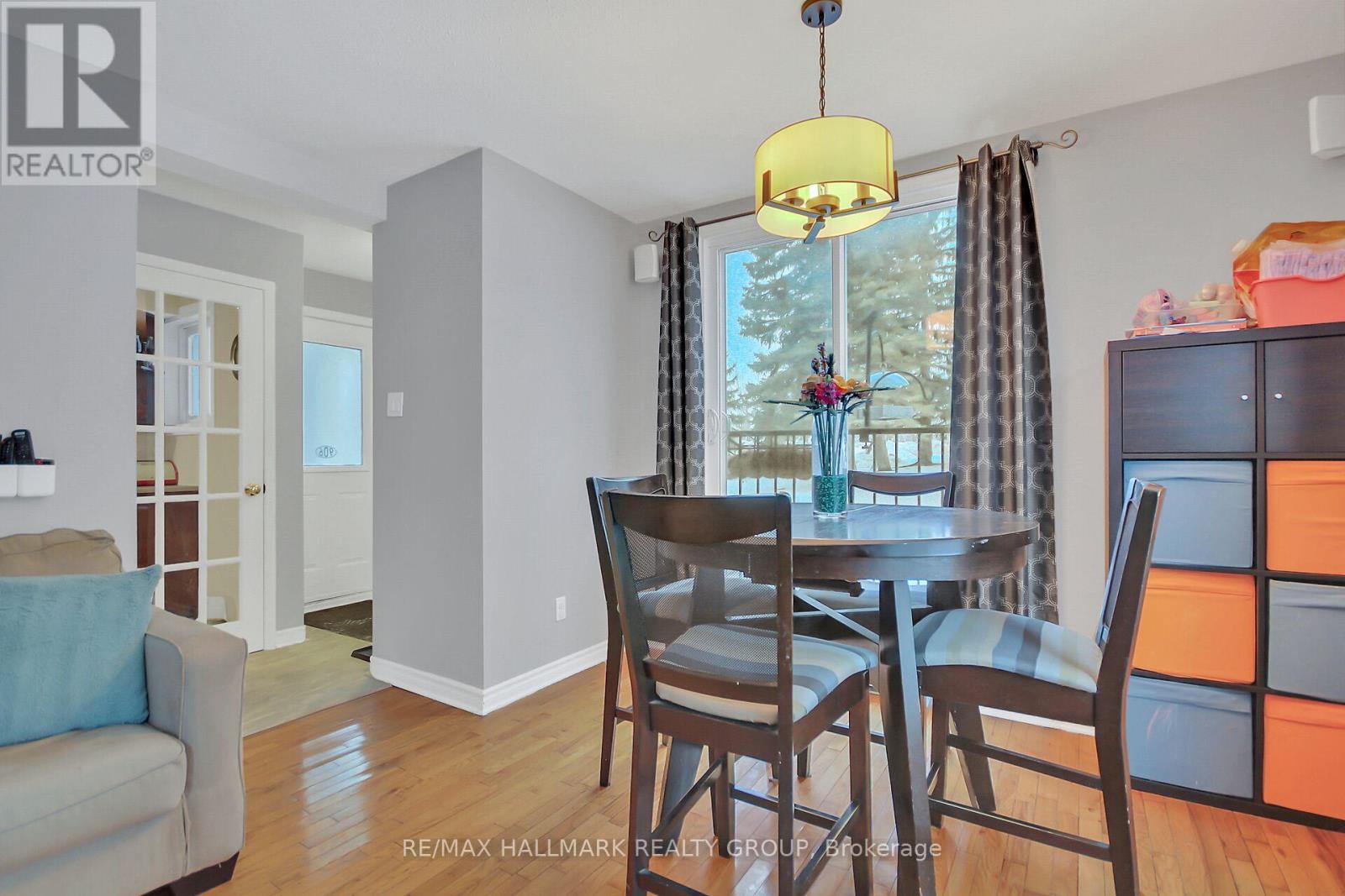 906 Tanguay Court, Ottawa, Ontario  K2L 3X5 - Photo 3 - X12081729