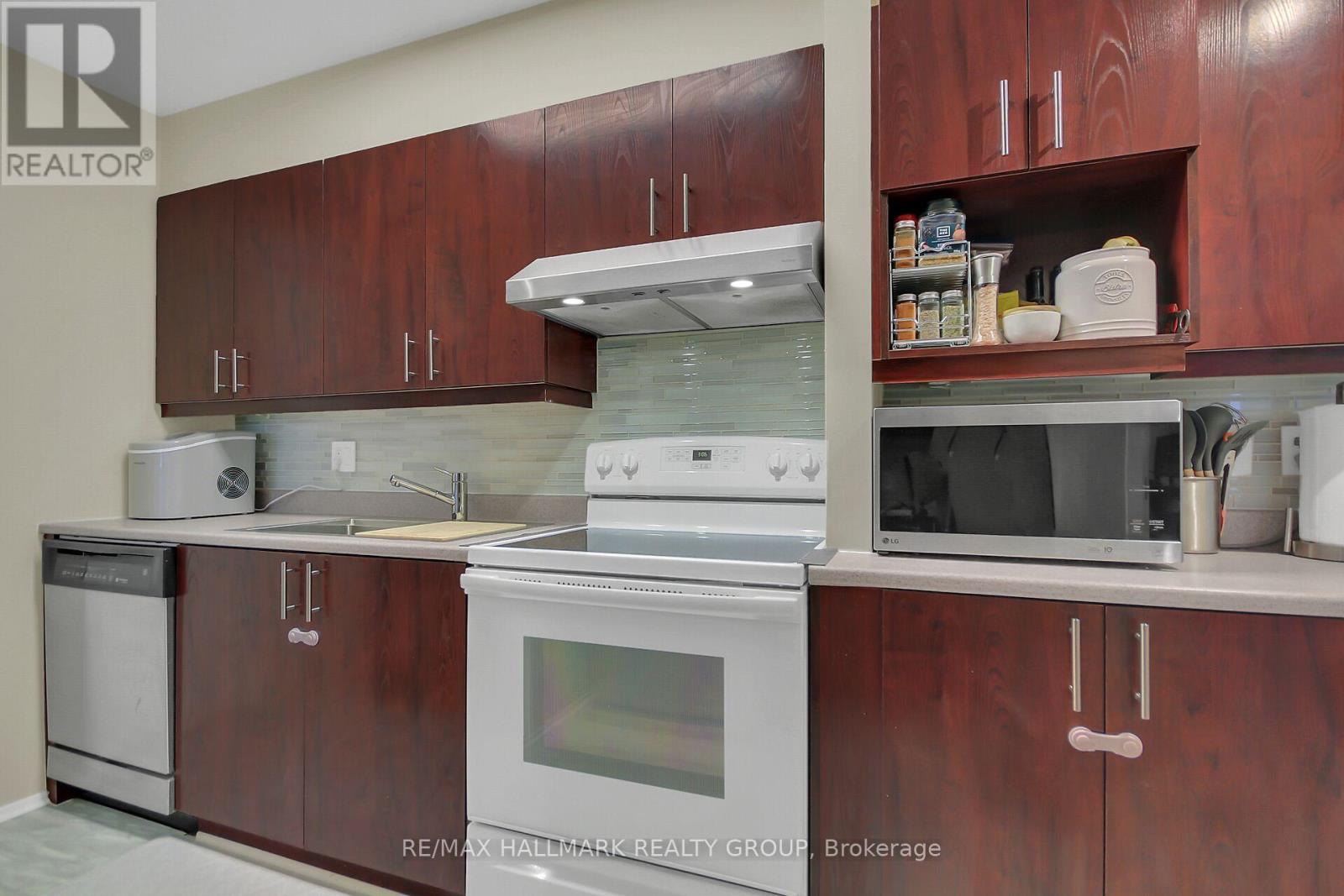 906 Tanguay Court, Ottawa, Ontario  K2L 3X5 - Photo 31 - X12081729