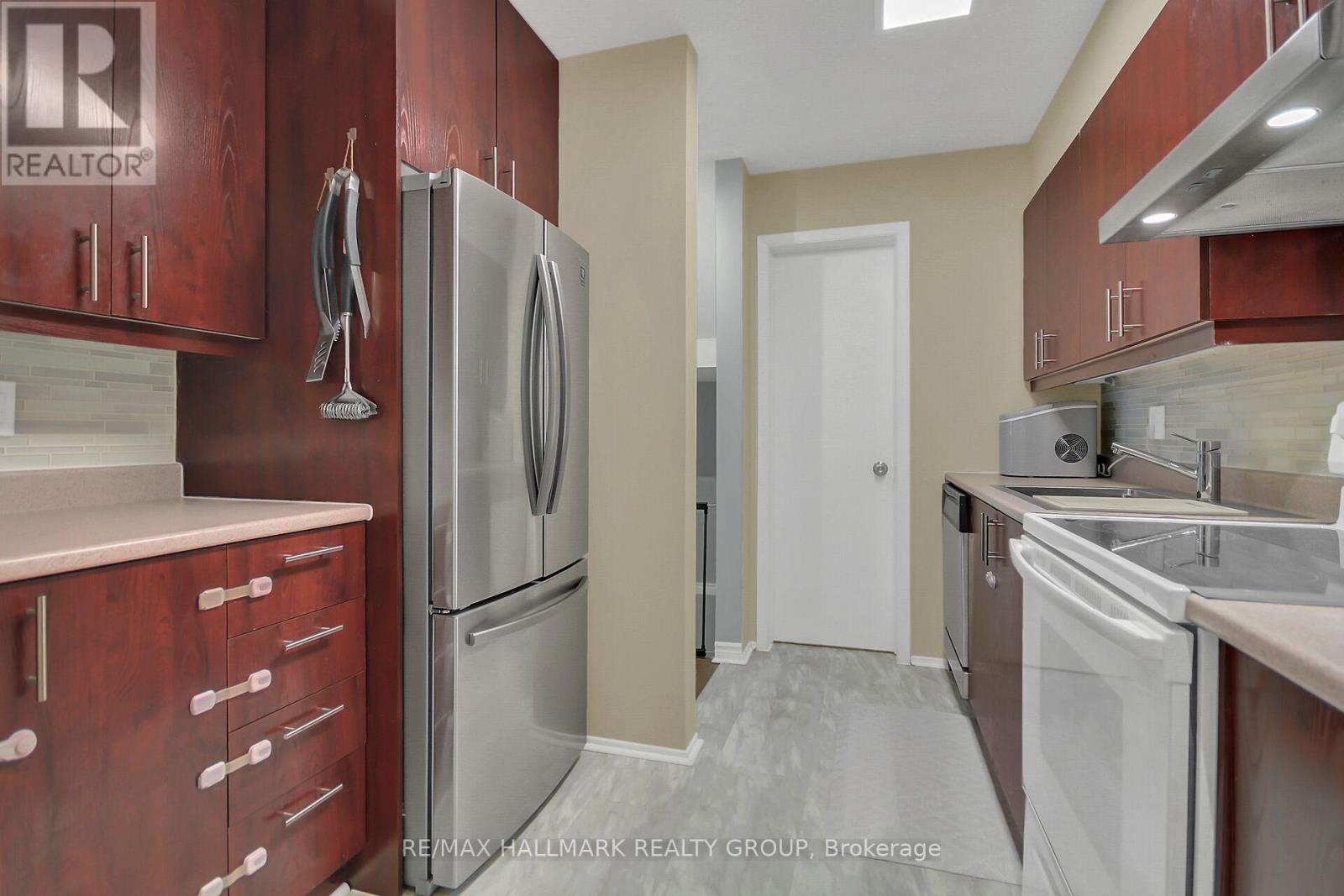 906 Tanguay Court, Ottawa, Ontario  K2L 3X5 - Photo 32 - X12081729