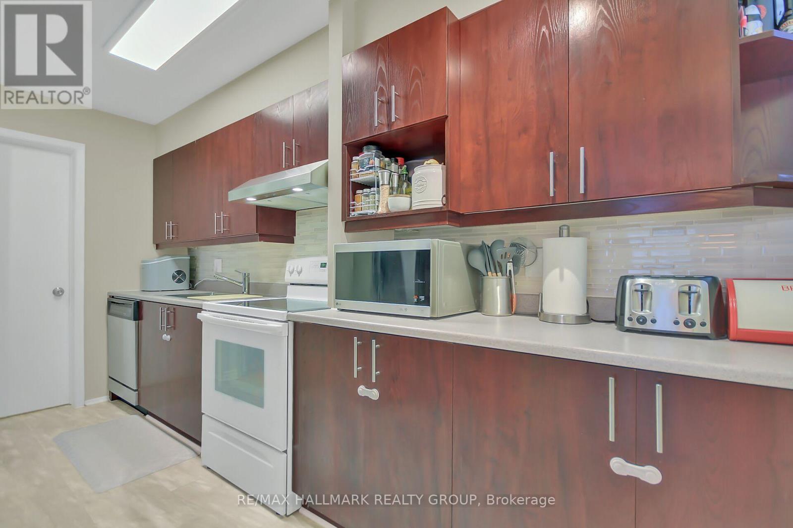 906 Tanguay Court, Ottawa, Ontario  K2L 3X5 - Photo 34 - X12081729